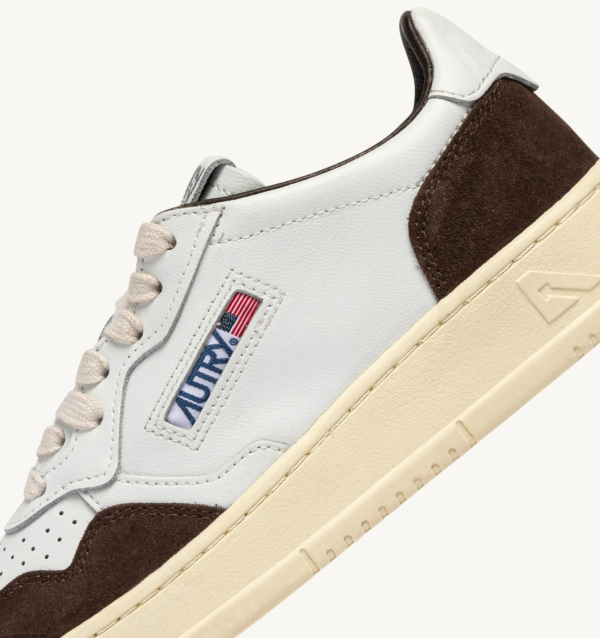 AUTRY SNEAKERS<BR/>SNEAKERS MEDALIST LOW IN PELLE BIANCA E SUEDE MOGANO AULM FT19 AUTRY ACTION SHOES