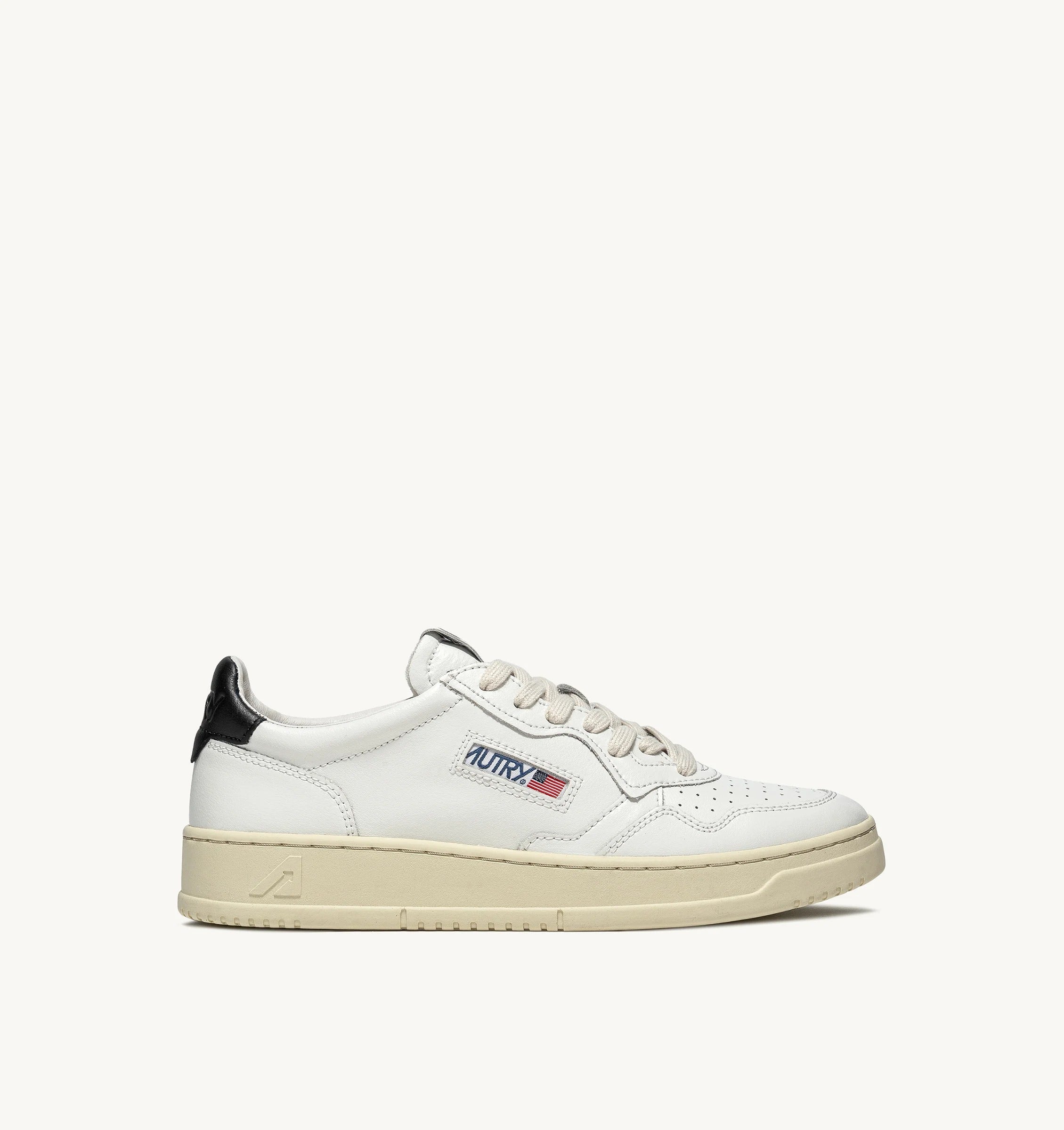 AUTRY SNEAKERS<BR/>SNEAKERS MEDALIST LOW IN PELLE BIANCA E NERA AULM LL22 AUTRY ACTION SHOES