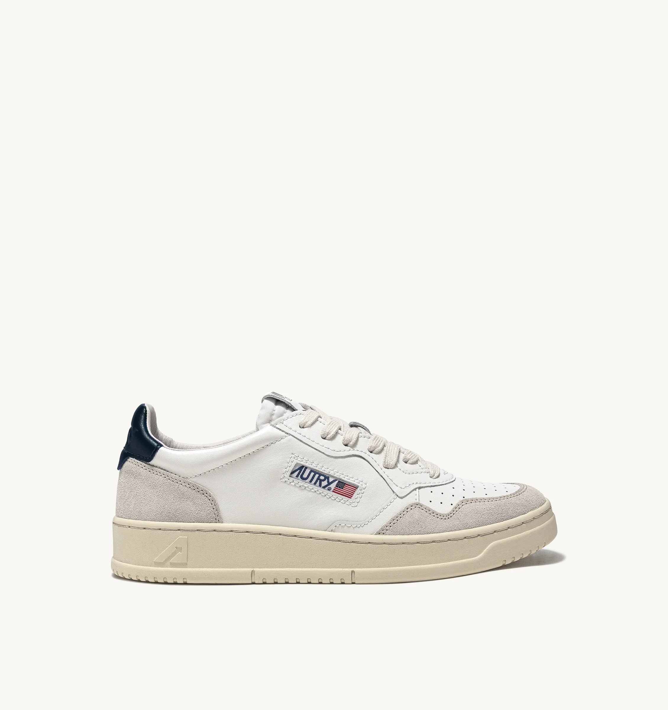 AUTRY SNEAKERS<BR/>SNEAKERS MEDALIST LOW IN PELLE BIANCA E BLU E SUEDE BEIGE AULM LS28 AUTRY ACTION SHOES