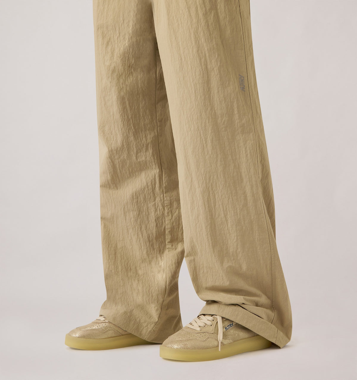 SNEAKERS MEDALIST LOW IN PELLE E SUEDE LAMINATO PLATINO E AVORIO AULW WH01 AUTRY ACTION SHOES