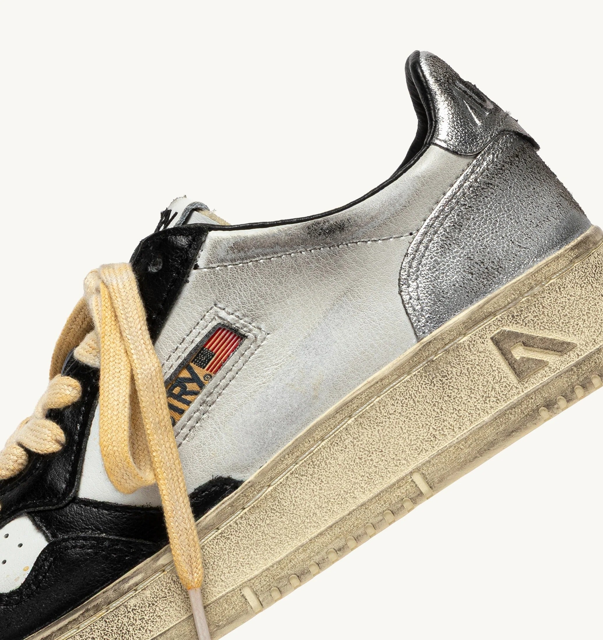 AUTRY SNEAKERS<BR/>SNEAKERS MEDALIST LOW SUPER VINTAGE IN PELLE BIANCA NERA E ARGENTO AVLM SV11 AUTRY ACTION SHOES