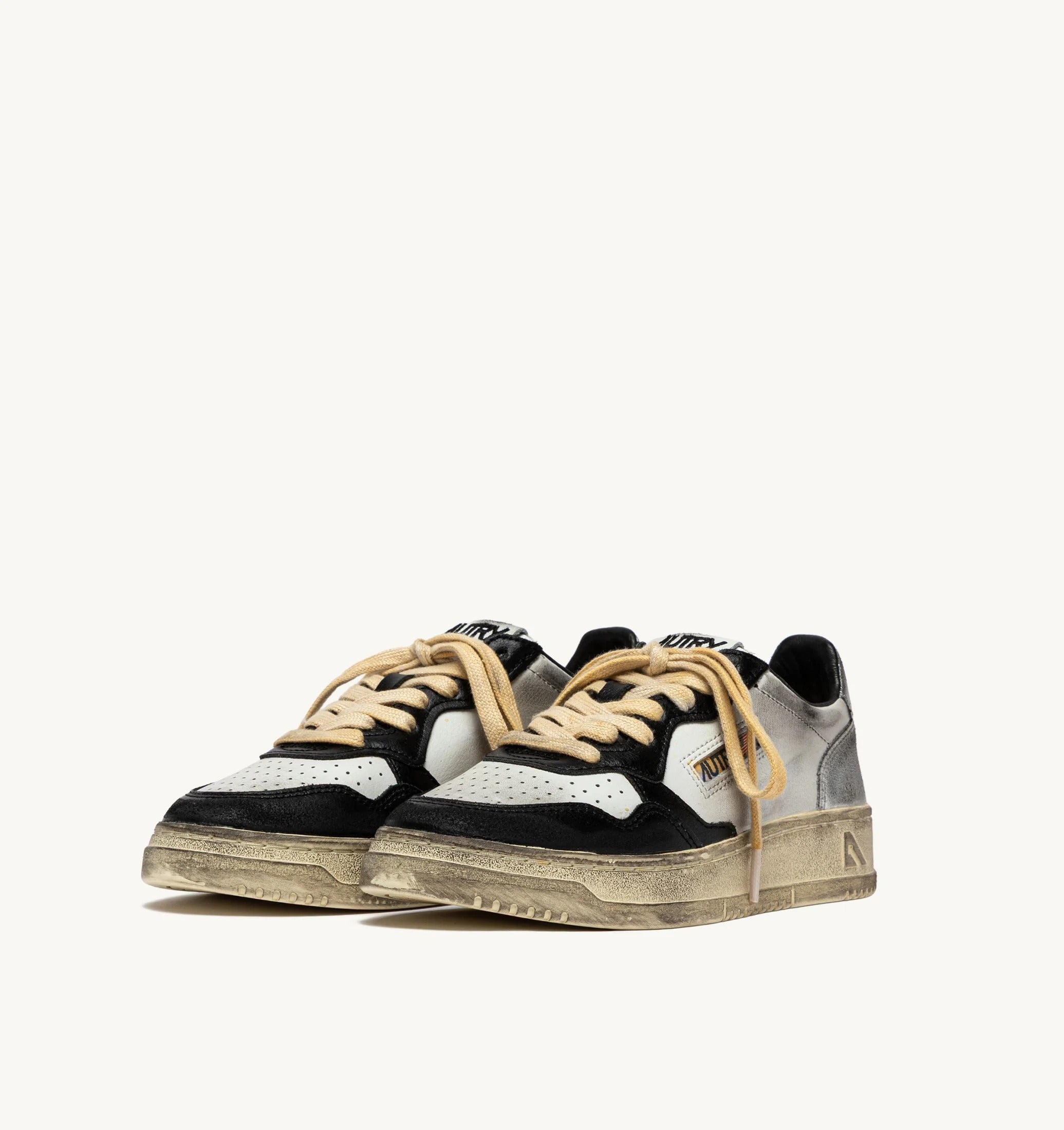 AUTRY SNEAKERS<BR/>SNEAKERS MEDALIST LOW SUPER VINTAGE IN PELLE BIANCA NERA E ARGENTO AVLM SV11 AUTRY ACTION SHOES
