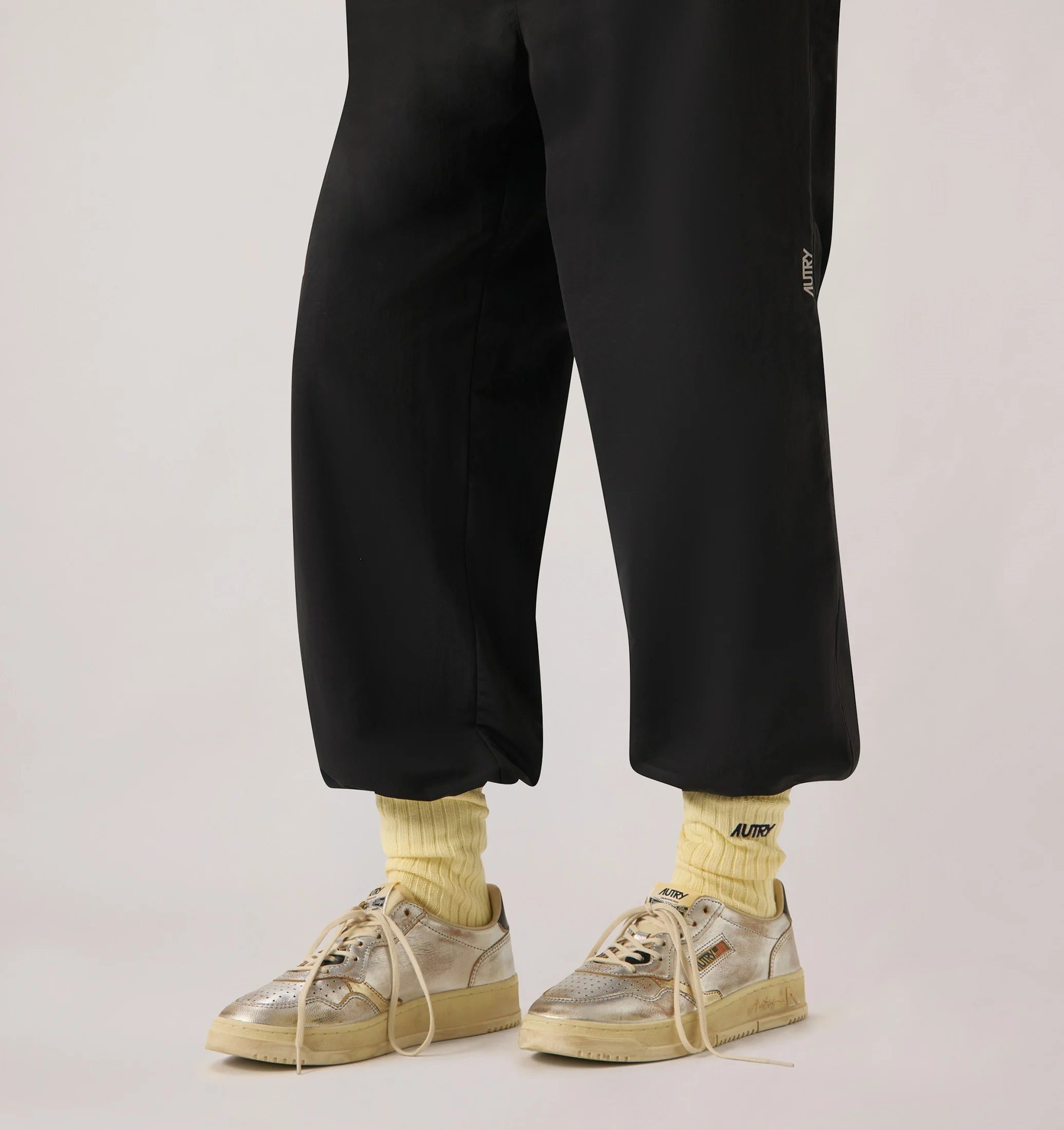 AUTRY SNEAKERS<BR/>SNEAKERS MEDALIST LOW SUPER VINTAGE IN PELLE ARGENTO PLATINO E NERO AVLW WR02 AUTRY ACTION SHOES