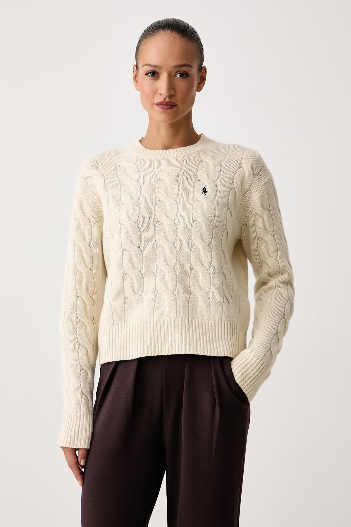 Maglia girocollo in lana e cashmere a trecce color crema con ricamo Pony sul petto.<BR/> 211A91216 002 RALPH LAUREN