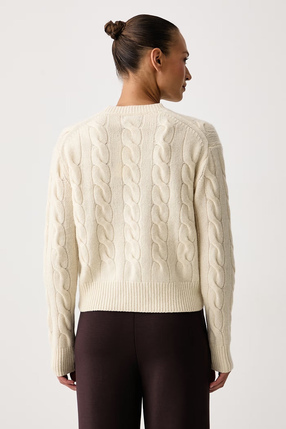 Maglia girocollo in lana e cashmere a trecce color crema con ricamo Pony sul petto.<BR/> 211A91216 002 RALPH LAUREN