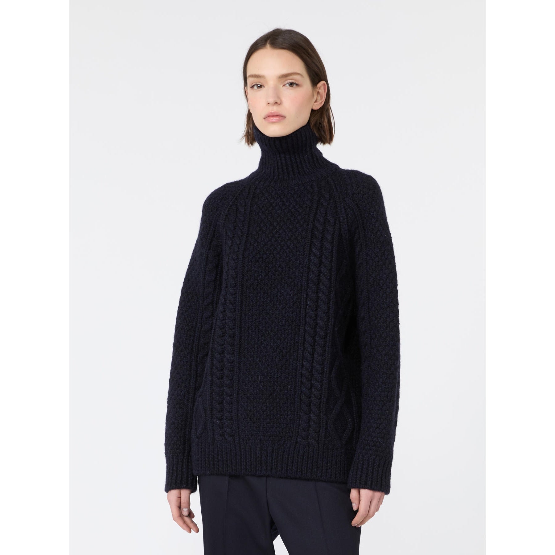 WEEKEND Maglia in filato di pura lana con lavorazione Aran<BR/> WKSSARONG 003 WEEKEND