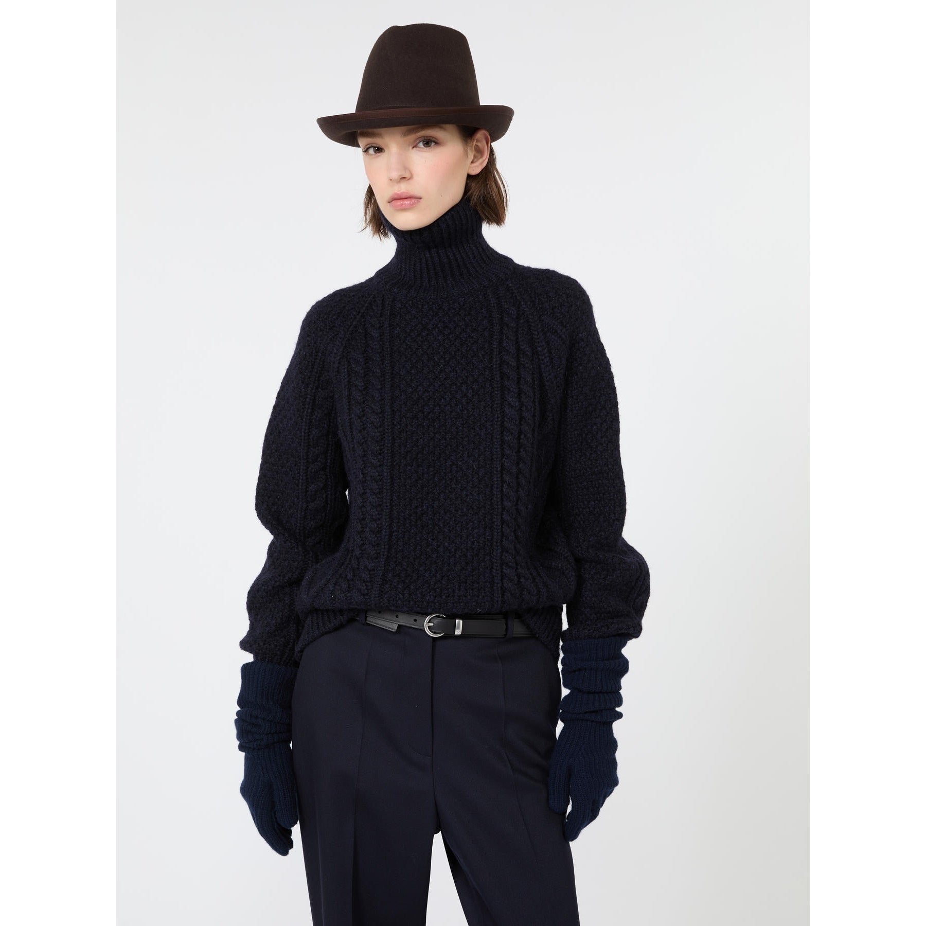 WEEKEND Maglia in filato di pura lana con lavorazione Aran<BR/> WKSSARONG 003 WEEKEND