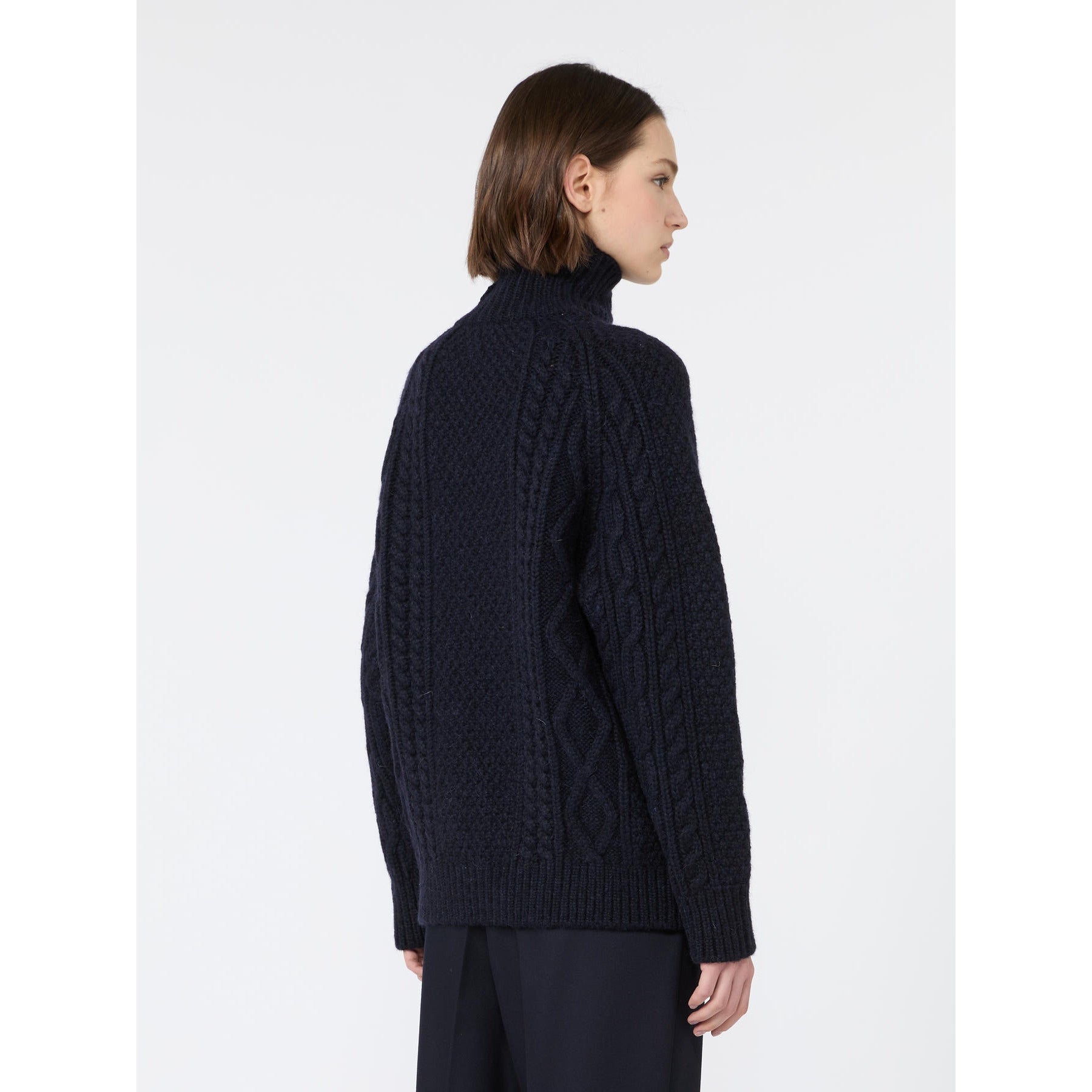 WEEKEND Maglia in filato di pura lana con lavorazione Aran<BR/> WKSSARONG 003 WEEKEND
