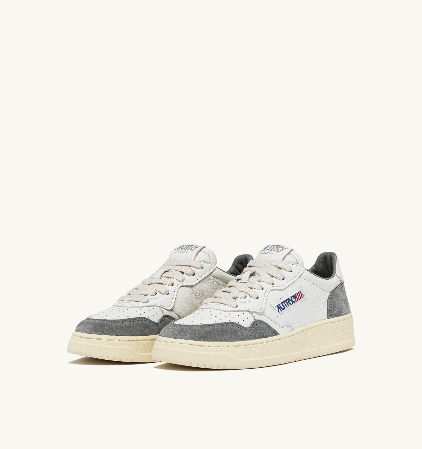 SNEAKERS UOMO MEDALIST LOW IN PELLE E SUEDE BIANCA E GRIGIA AULM GS37 AUTRY ACTION SHOES