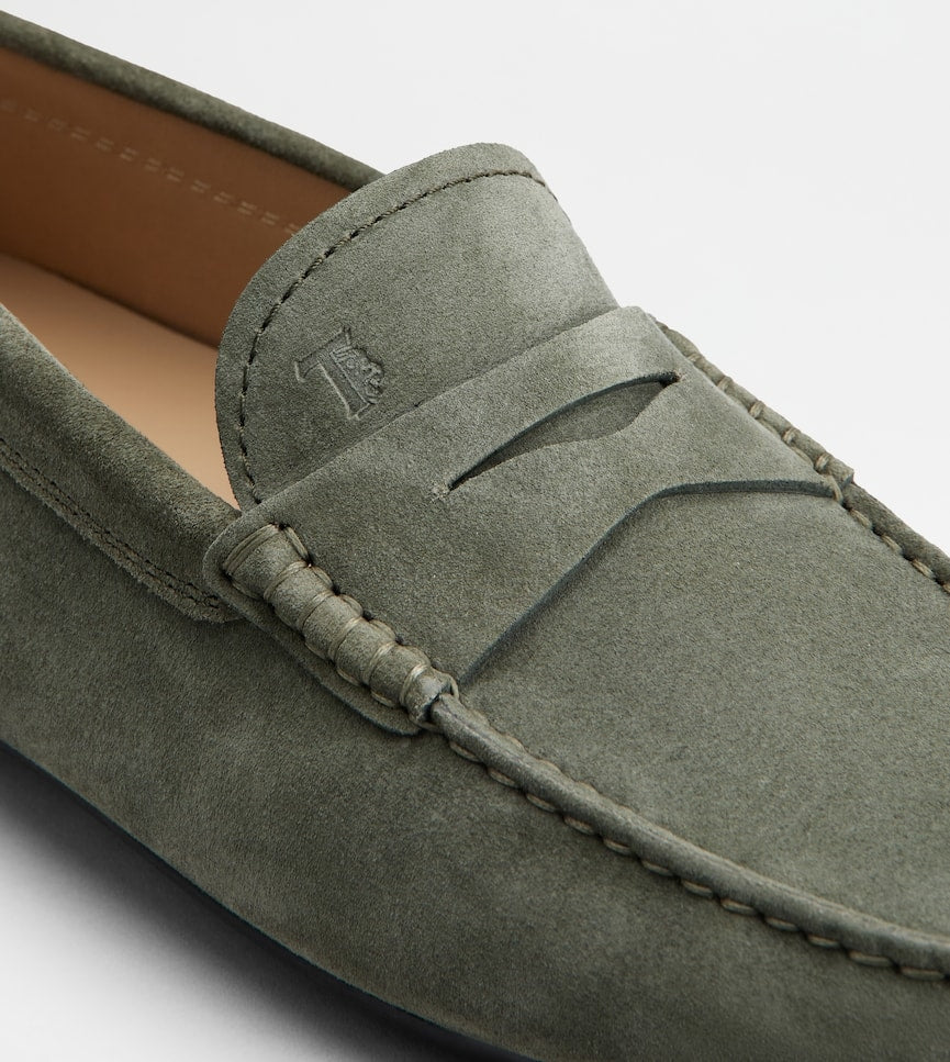 City Gommino Mocassino in Pelle Scamosciata<BR/> XXM42C00640REO V813 TOD'S