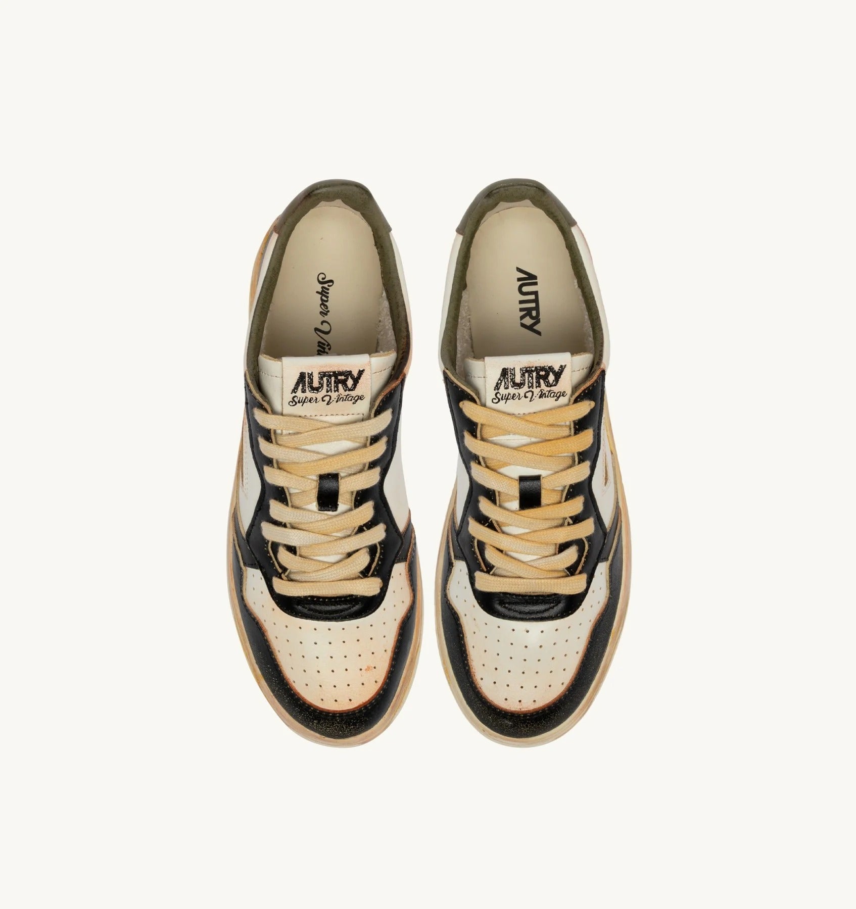 SNEAKERS MEDALIST LOW SUPER VINTAGE IN PELLE BIANCA NERA E COVERT GREEN<BR/> AVLM SV06 AUTRY ACTION SHOES