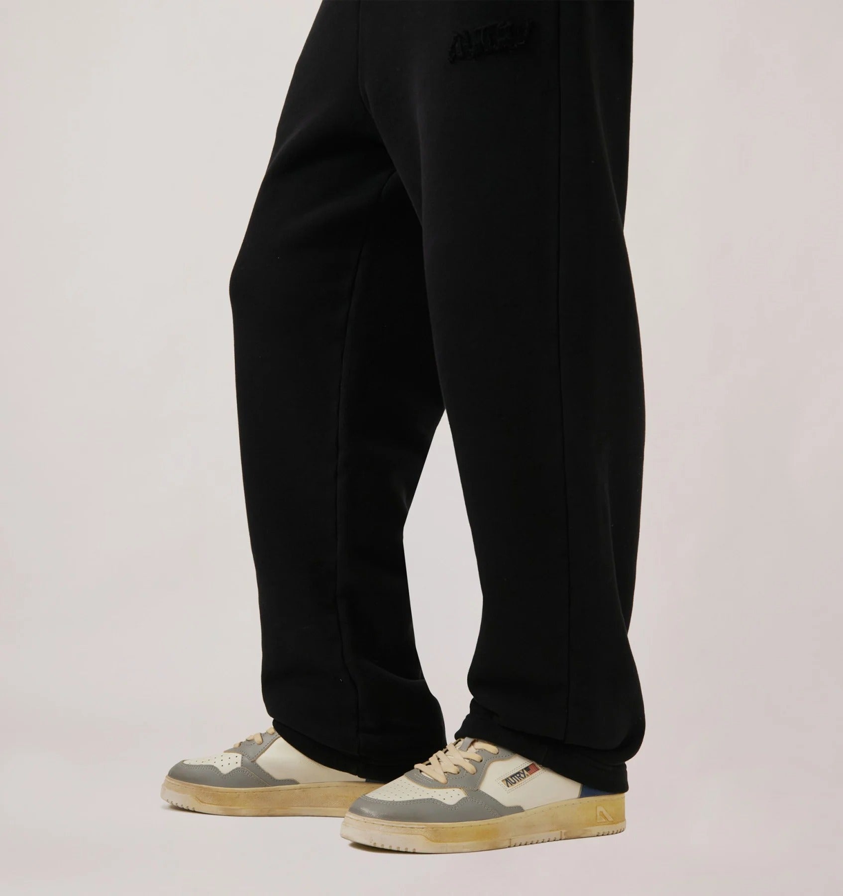 SNEAKERS MEDALIST LOW SUPER VINTAGE IN PELLE LIMESTONE BIANCA E BLUE<BR/> AVLM SV09 AUTRY ACTION SHOES