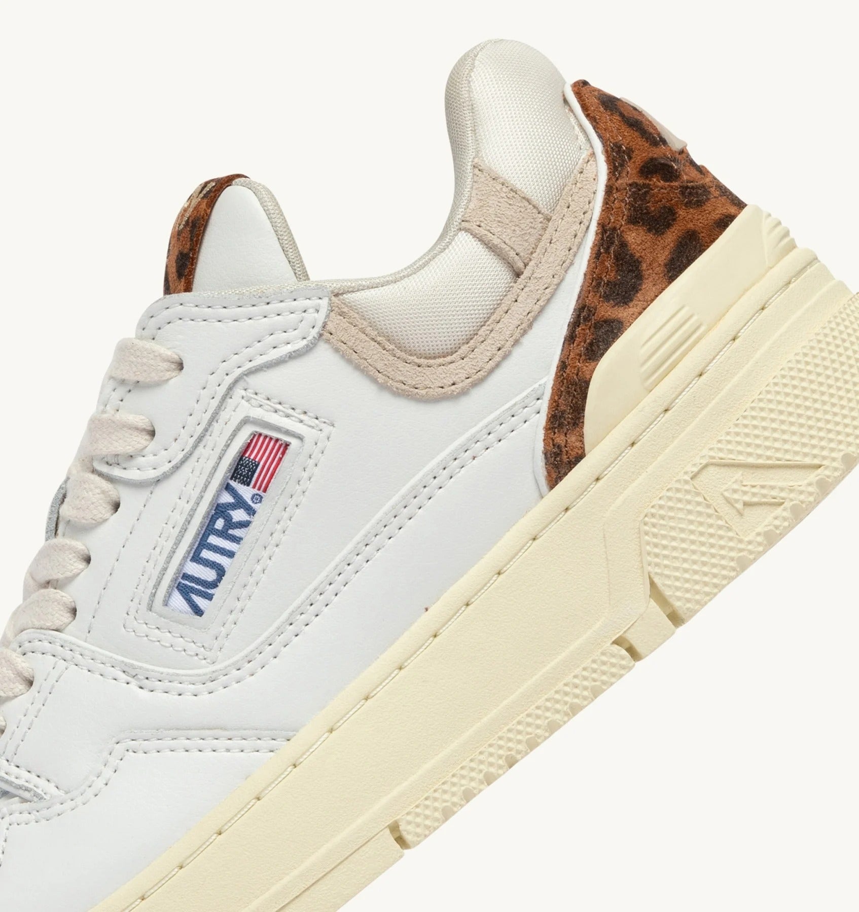 SNEAKERS CLC LOW IN PELLE BIANCA E LEOPARD<BR/> ROLW UV01 AUTRY ACTION SHOES