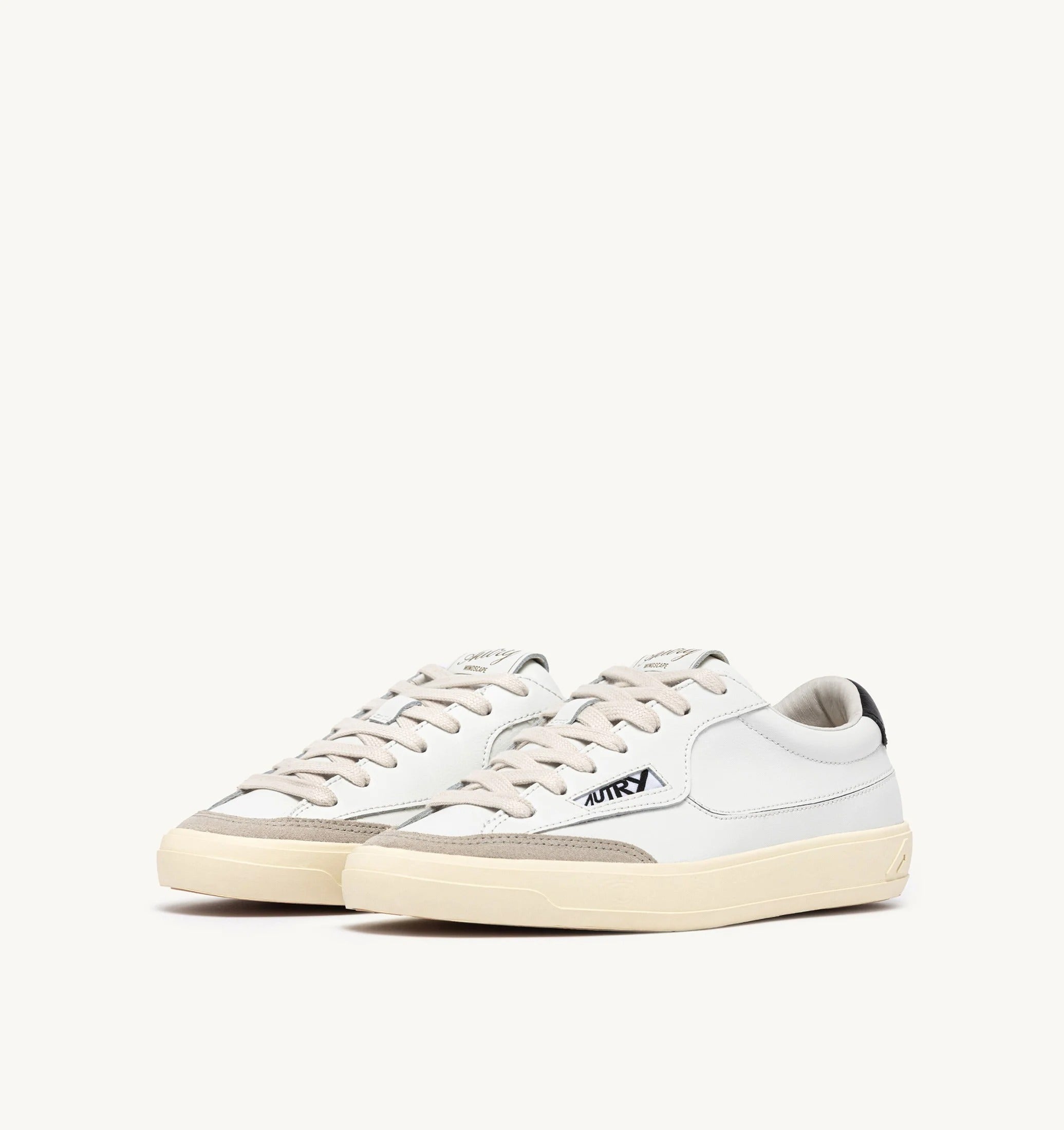 SNEAKERS WINDSCAPE LOW IN PELLE BIANCA E NERA<BR/> SCLM UK02 AUTRY ACTION SHOES
