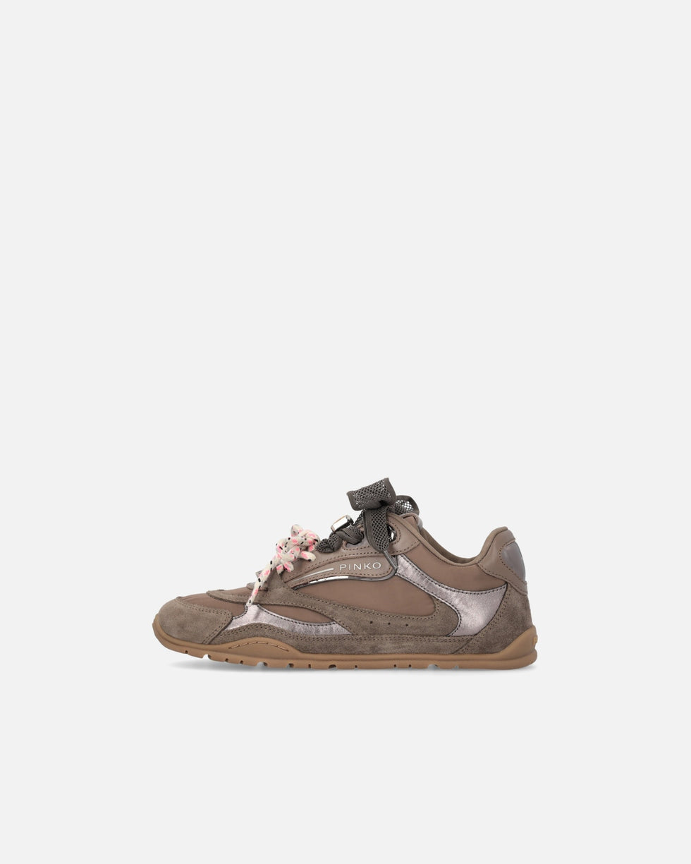 Sneakers con lacci doppi e applicazioni<BR/> SS0185P076 L72 PINKO