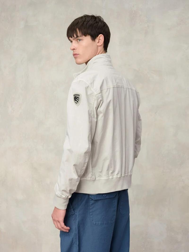 BOMBER LEGGERO BADGER<BR/> BLUC04139 7449/996 BLAUER
