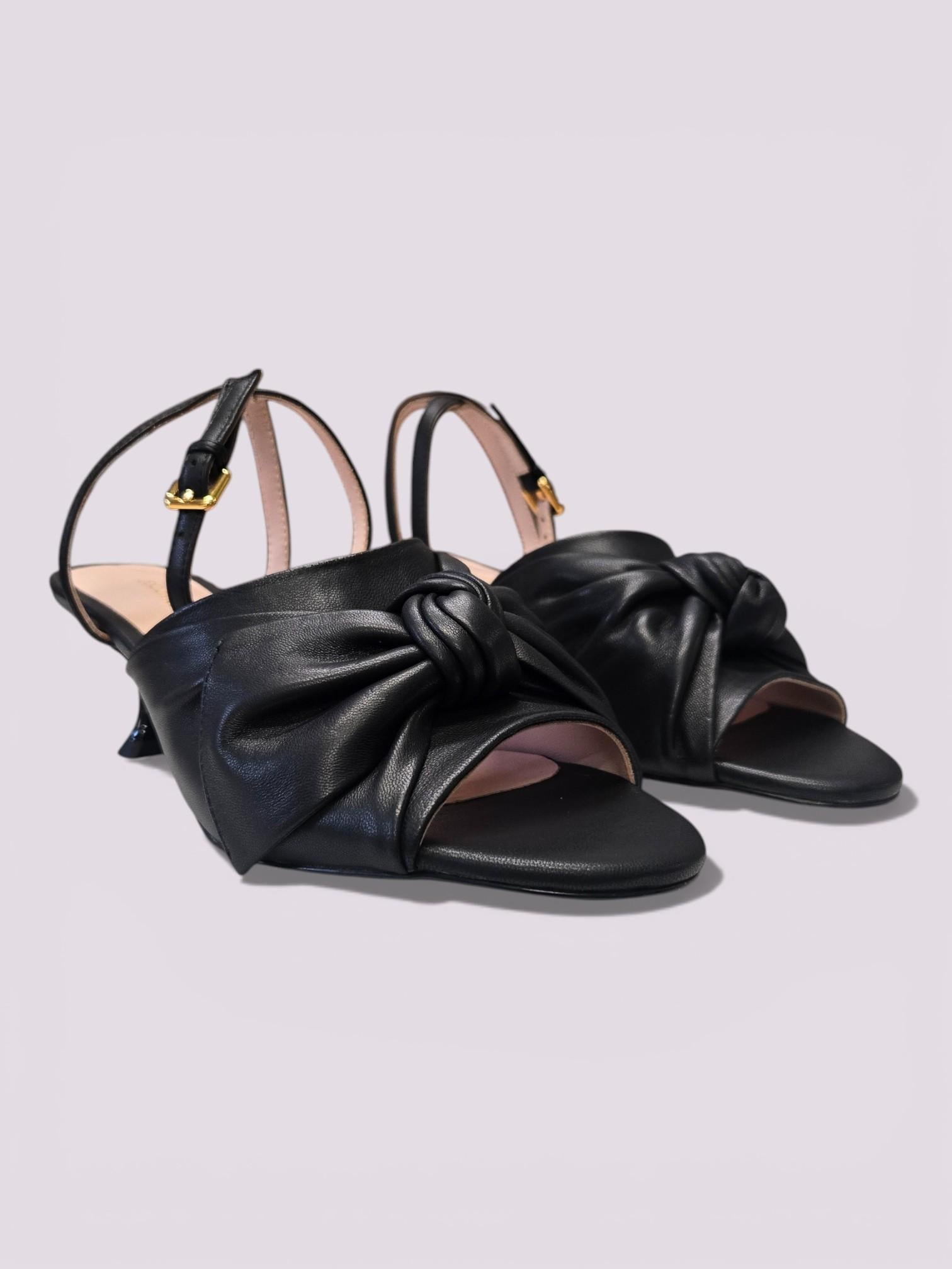 Scarpa con tacco Furoshiki smoot E4U1C180101 001 COCCINELLE