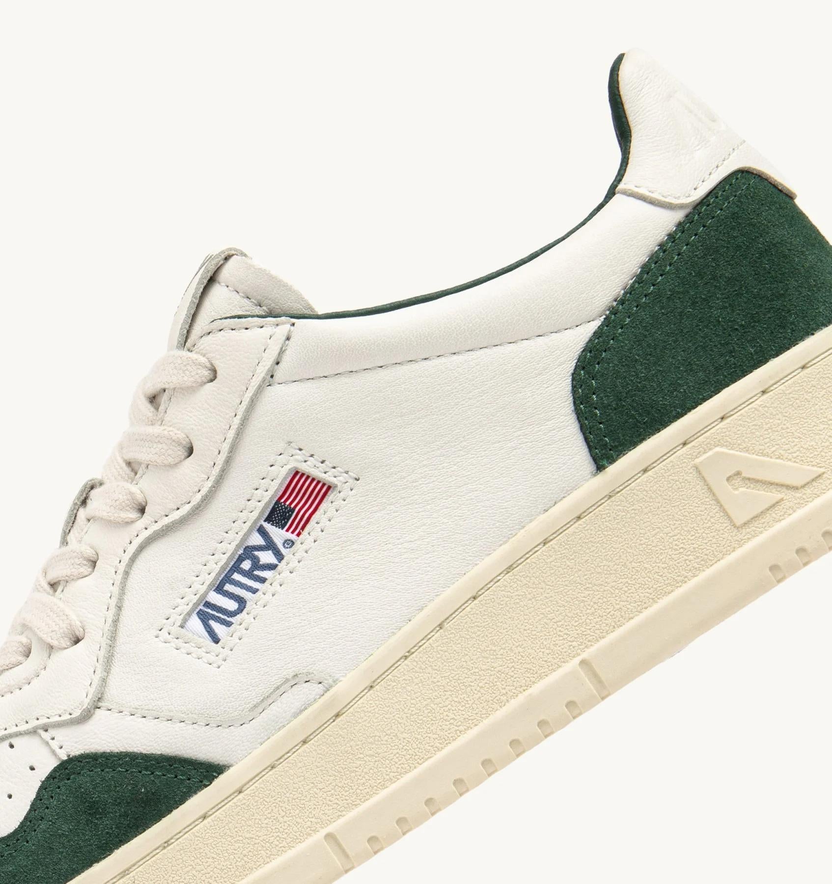 SNEAKERS MEDALIST LOW IN PELLE BIANCA E SUEDE BOTTLE AULM GS42 AUTRY ACTION SHOES