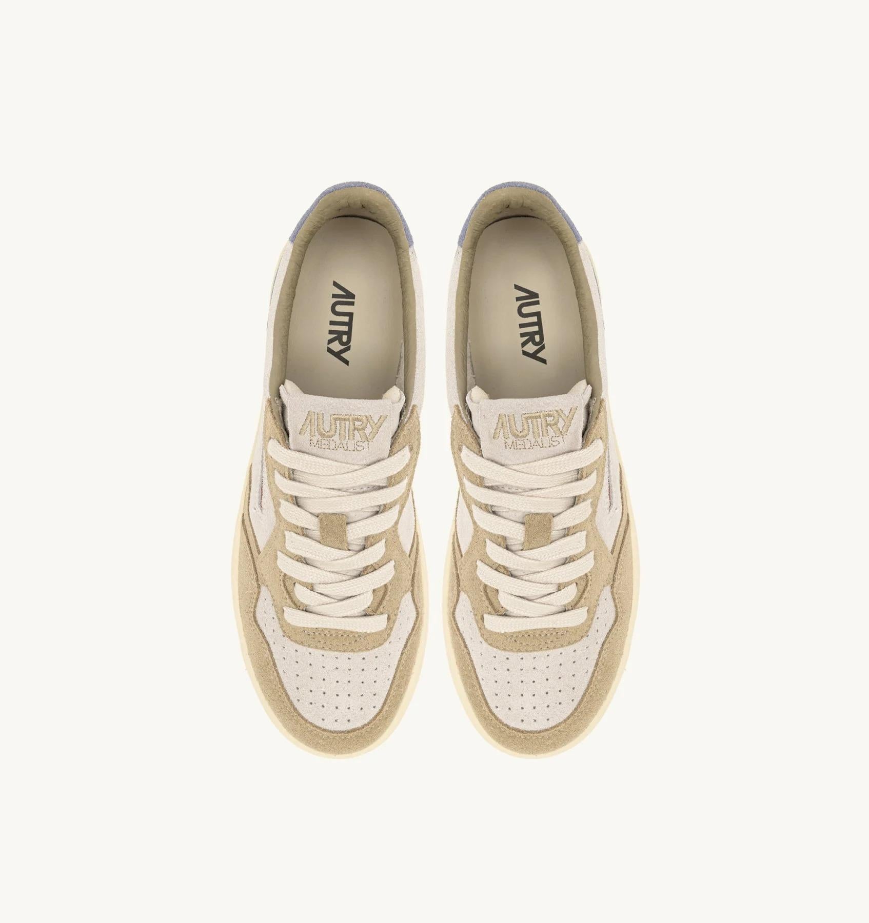 SNEAKERS MEDALIST LOW TRICOLOR IN SUEDE CELESTE CLAUDIA E SPONGE<BR/> AULW TS18 AUTRY ACTION SHOES