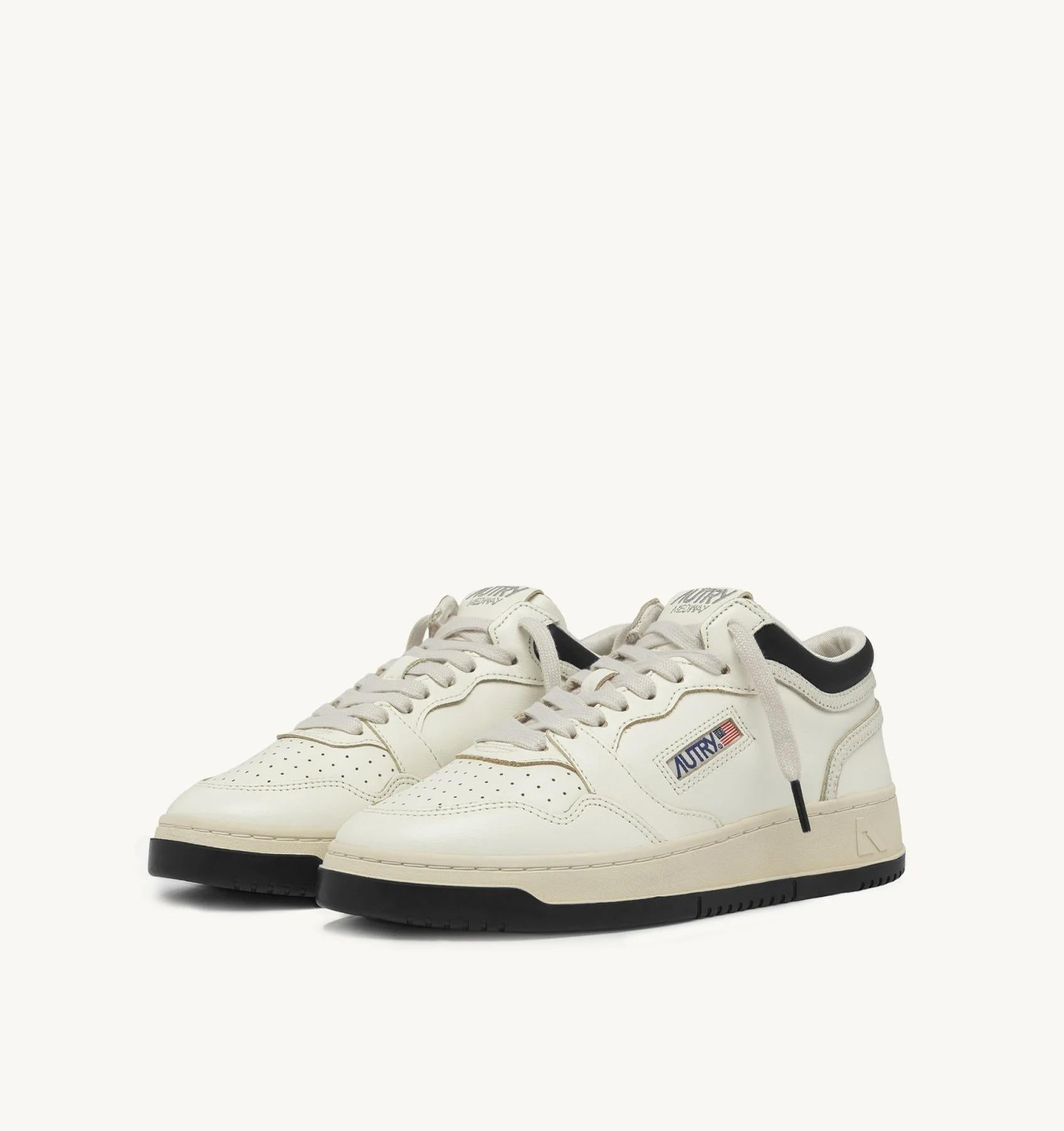 SNEAKERS MED-WAY IN PELLE COLORE MARSHMALLOW E NERO MYMM EK07 AUTRY ACTION SHOES
