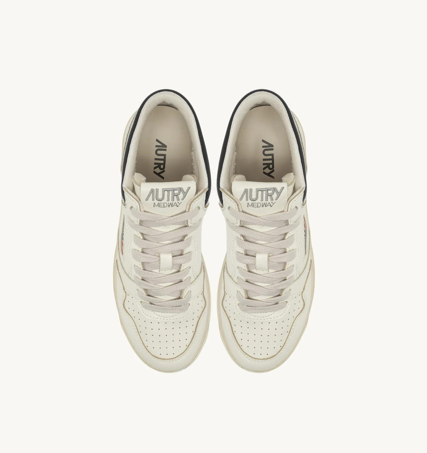 SNEAKERS MED-WAY IN PELLE COLORE MARSHMALLOW E NERO MYMM EK07 AUTRY ACTION SHOES