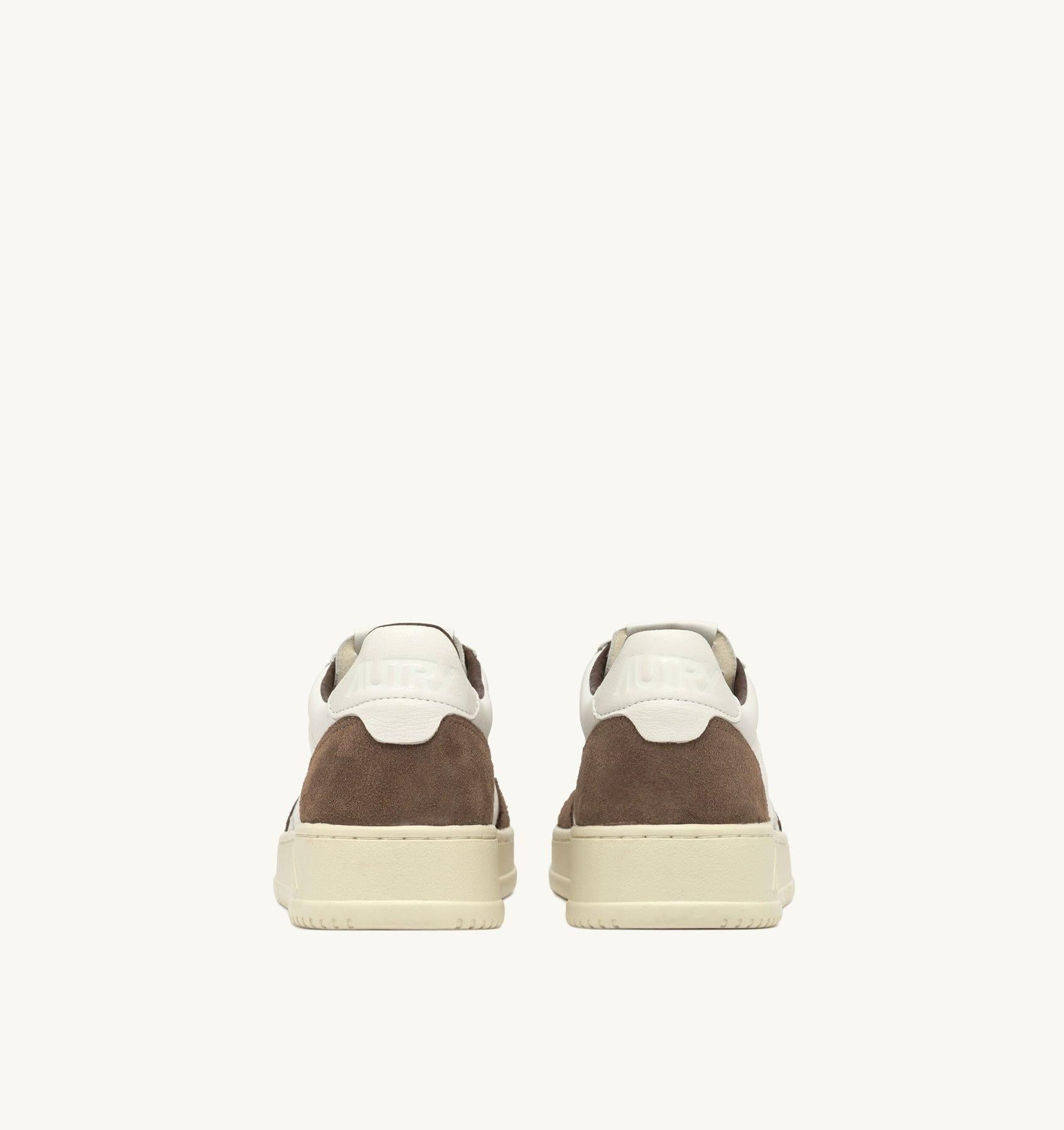SNEAKERS UOMO MEDALIST LOW IN PELLE E SUEDE COLORE BIANCO E CIGAR