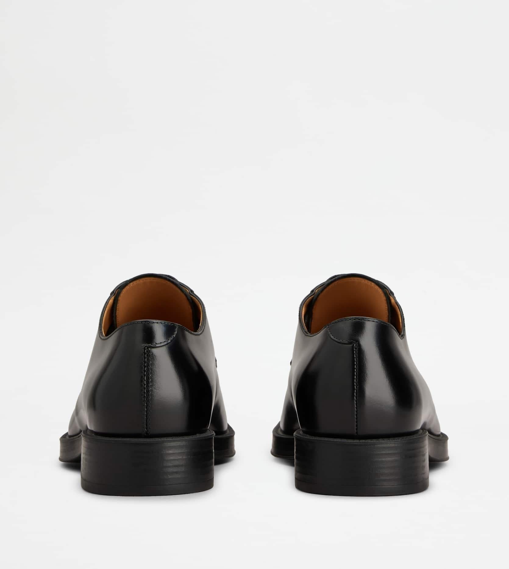 Stringata in Pelle XXM75L0JK80LYG B999 TOD'S