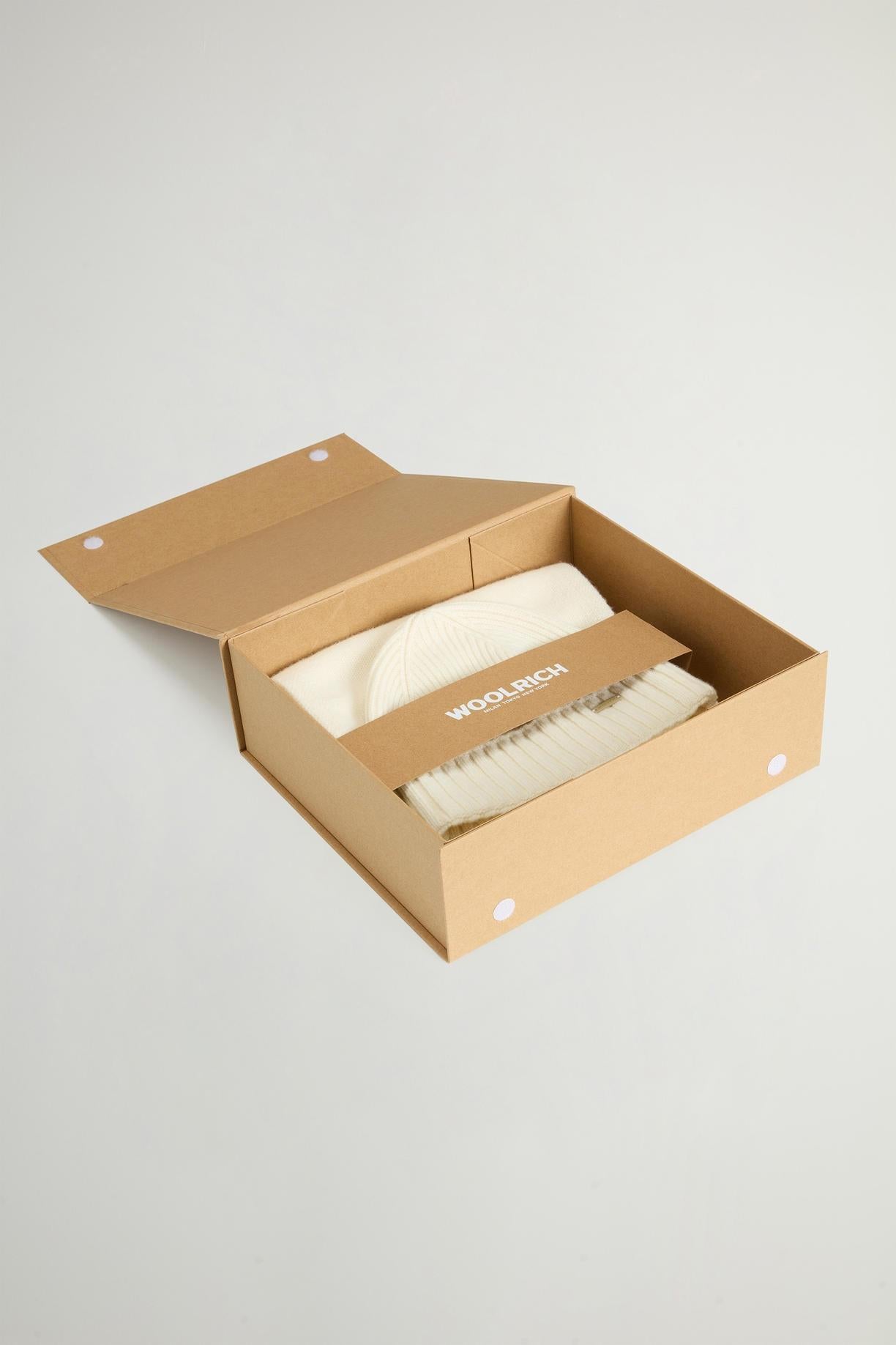 Set regalo con berretto e sciarpa<BR/> CFWWAC2029FRUF0659 8887 WOOLRICH