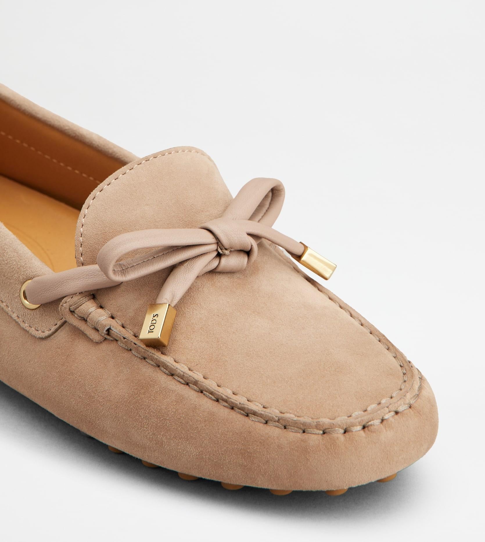 Mocassino Gommino in Pelle Scamosciata<BR/> XXW22L0KB00HR0 M027 TOD'S