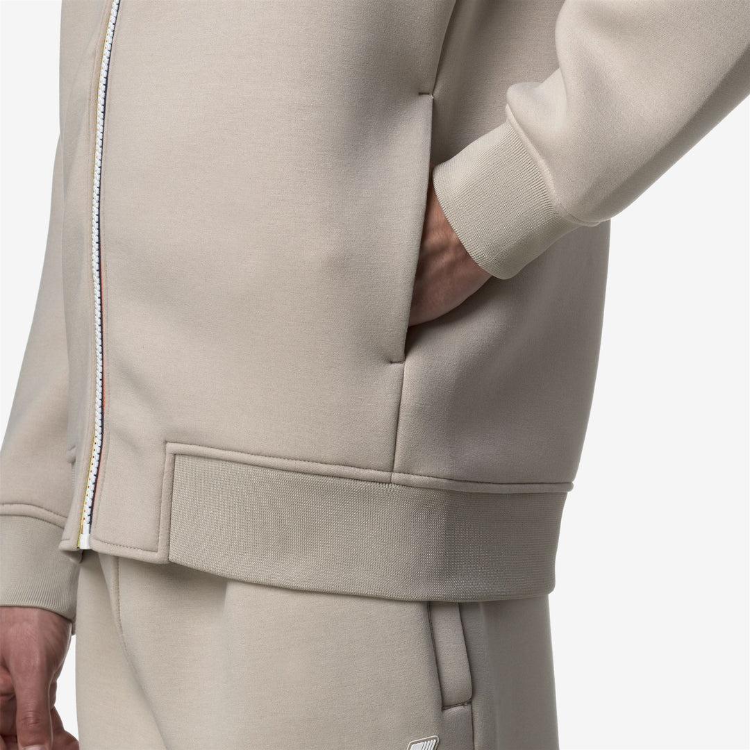 RAINER SPACER<BR/>BEIGE CASHMERE<BR/>Giacca in pile beige da uomo con cappuccio regolabile K2141DW XP2 K-WAY