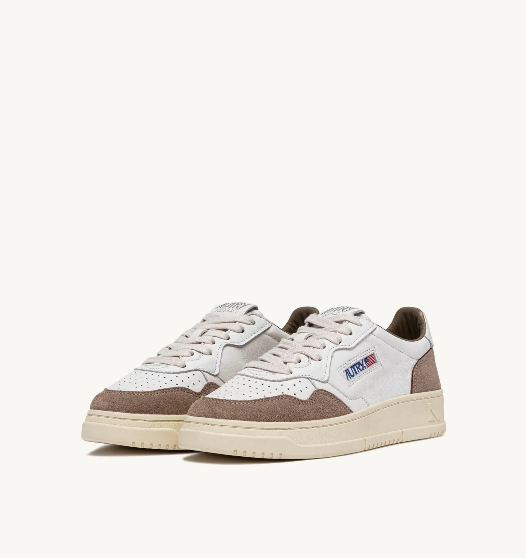 SNEAKERS MEDALIST LOW IN PELLE BIANCA E SUEDE TOBACCO AULM GS43 AUTRY ACTION SHOES