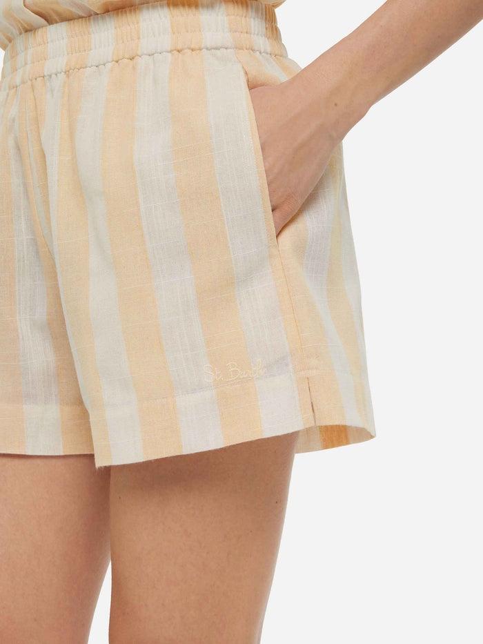 Shorts pull up in lino con stampa a righe