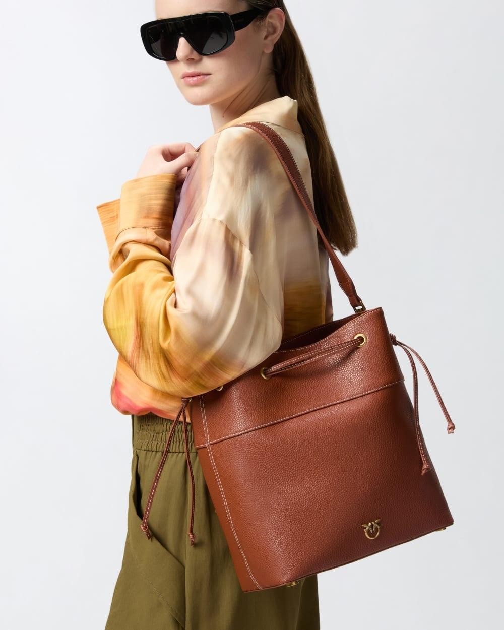 Borsa secchiello in pelle con tracolla