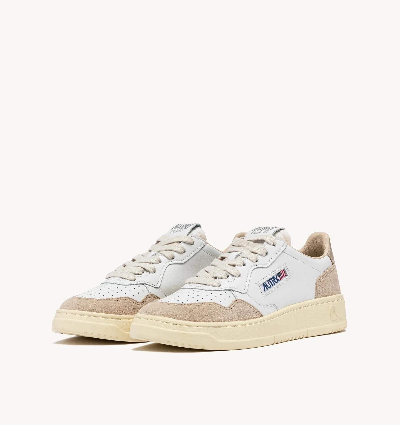 SNEAKERS MEDALIST LOW IN PELLE E SUEDE BIANCA E ORO<BR/> AULW LS75 AUTRY ACTION SHOES