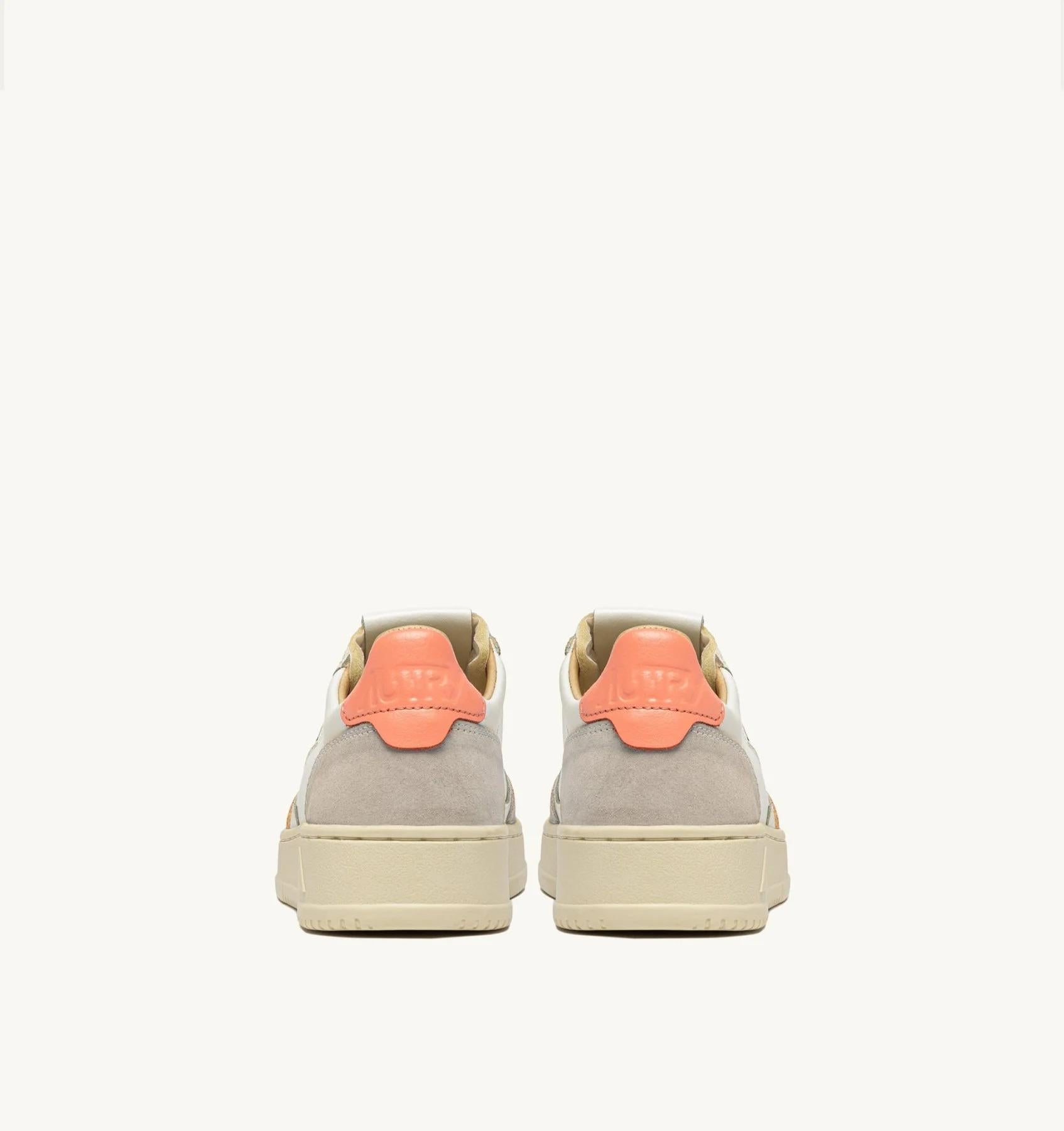 SNEAKERS MEDALIST LOW IN SUEDE E PELLE BIANCA E PEACH PINK AULW LS13 AUTRY ACTION SHOES