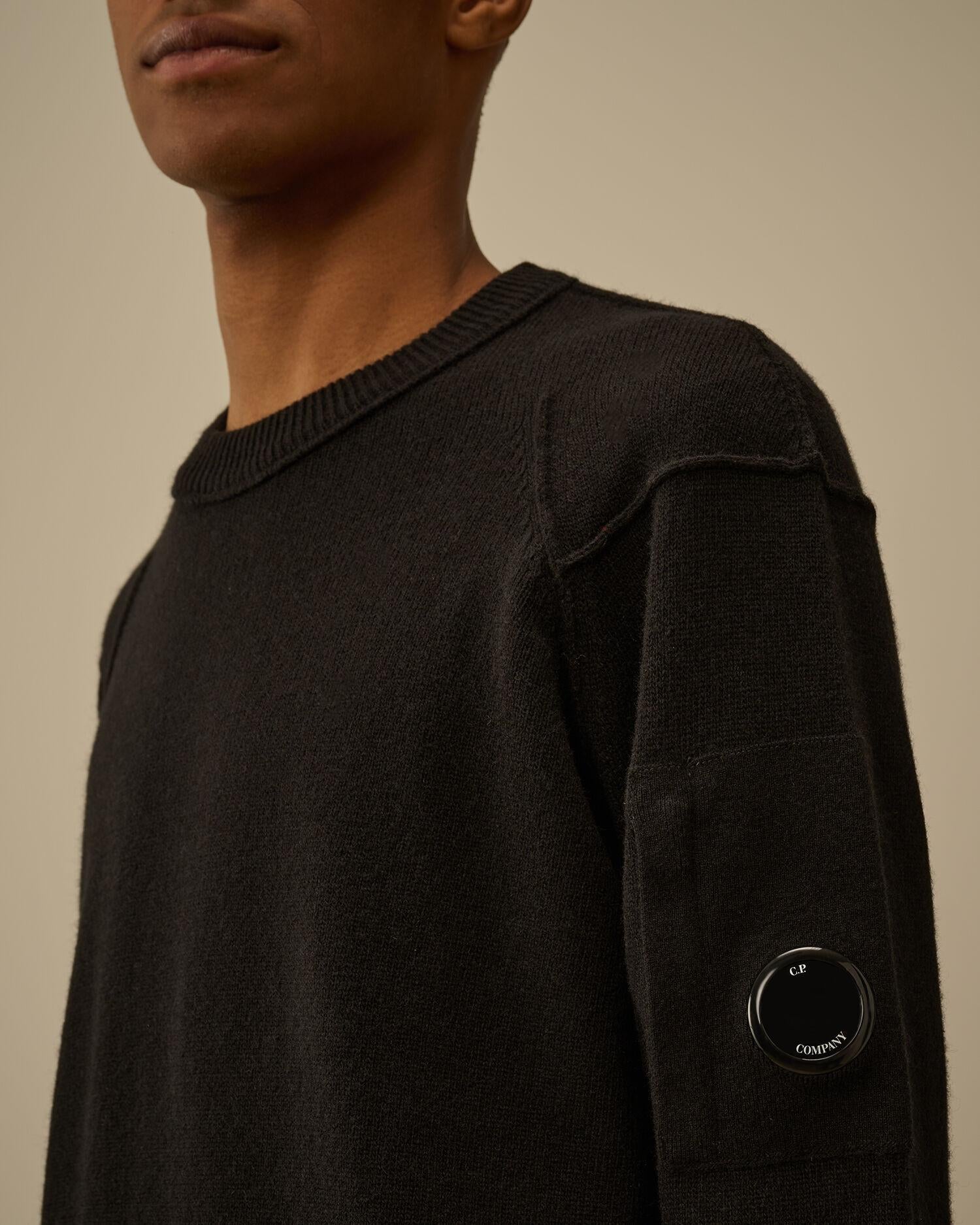 Lambswool GRS Crewneck Lens Sweater<BR/> CMKN707A 999 C.P. COMPANY