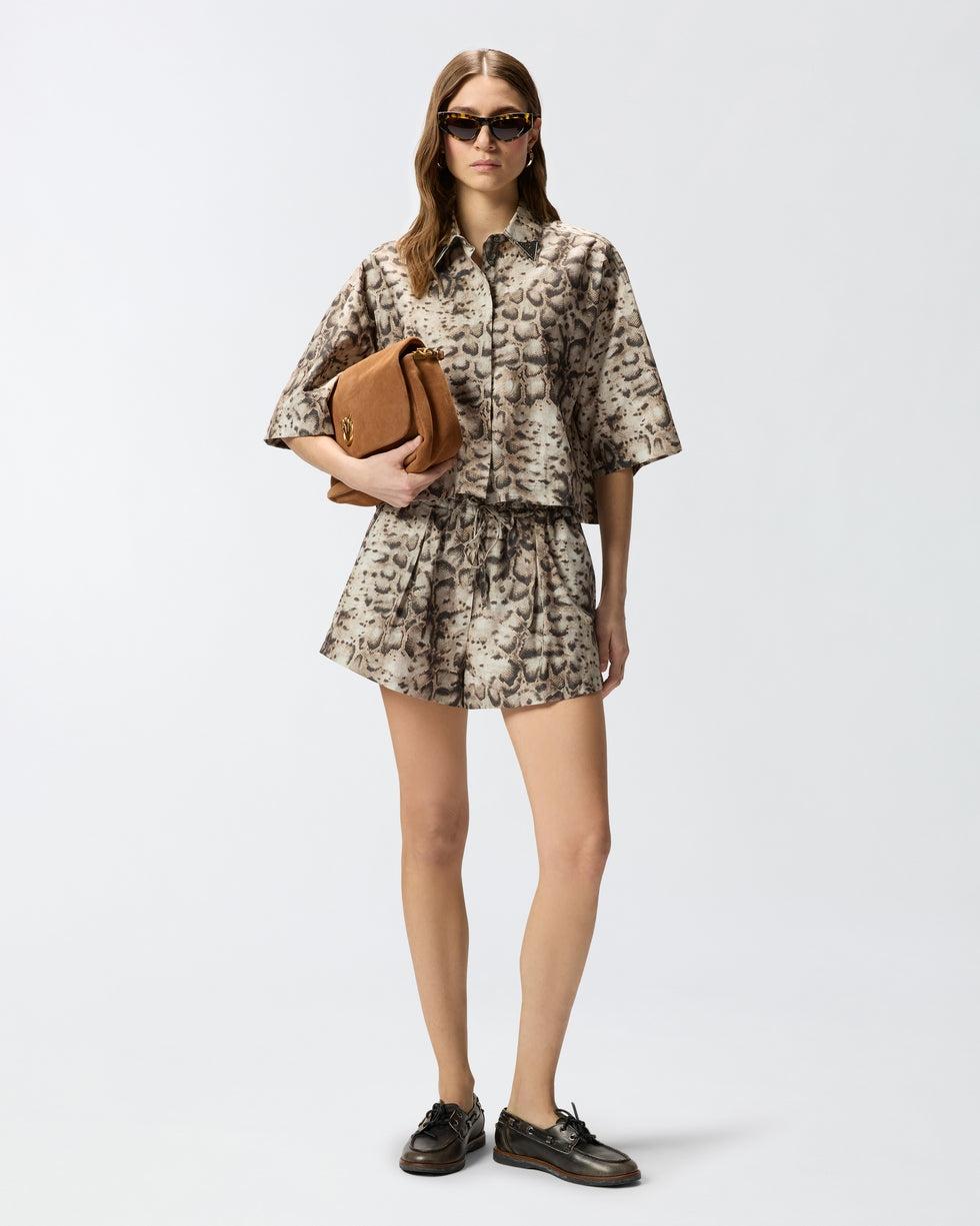 Camicia cropped stampata con dettagli metallici<BR/> 106826A3B1 CZ9 PINKO