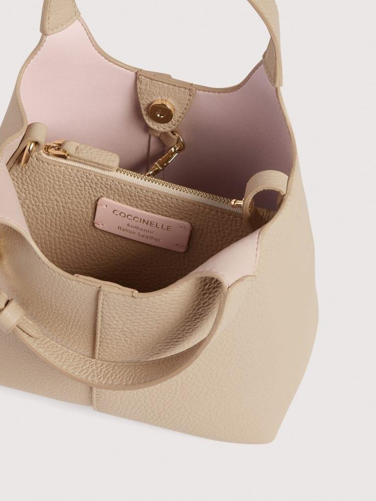 Coccinelle C-Easy Small<BR/> E1SHA580101 N64 COCCINELLE