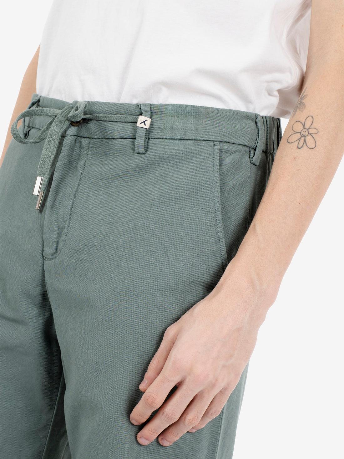 Pantaloni in ice cotton verde salvia<BR/> 26M12L75 26 MYTHS
