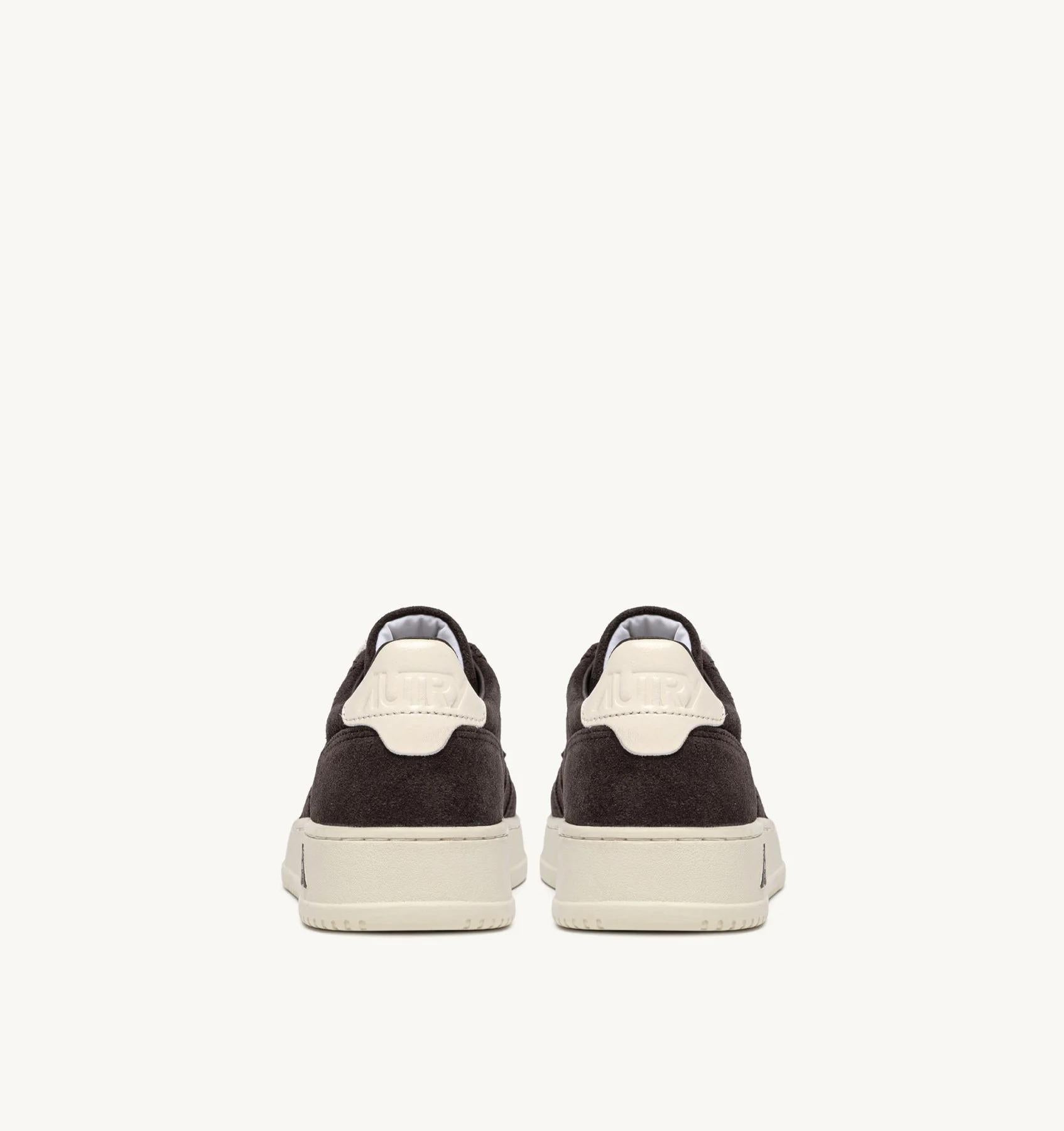 SNEAKERS MEDALIST LOW IN SUEDE MOKA E OFF WHITE<BR/> AULM UH08 AUTRY ACTION SHOES
