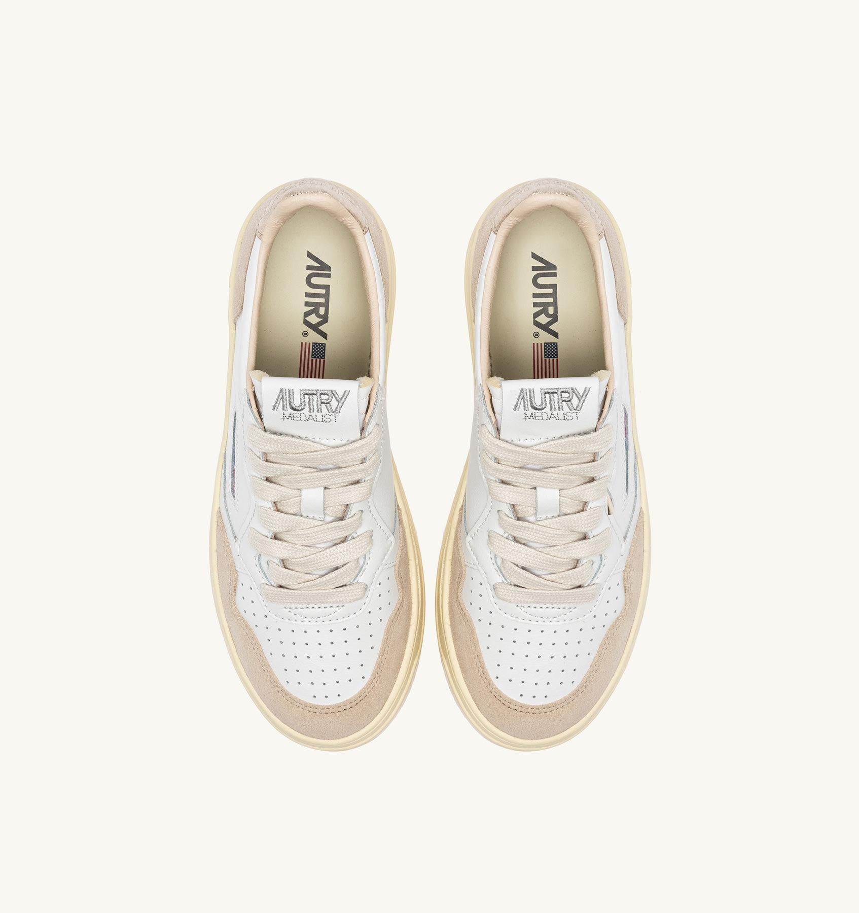 SNEAKERS MEDALIST LOW IN PELLE E SUEDE BIANCA E ORO<BR/> AULW LS75 AUTRY ACTION SHOES