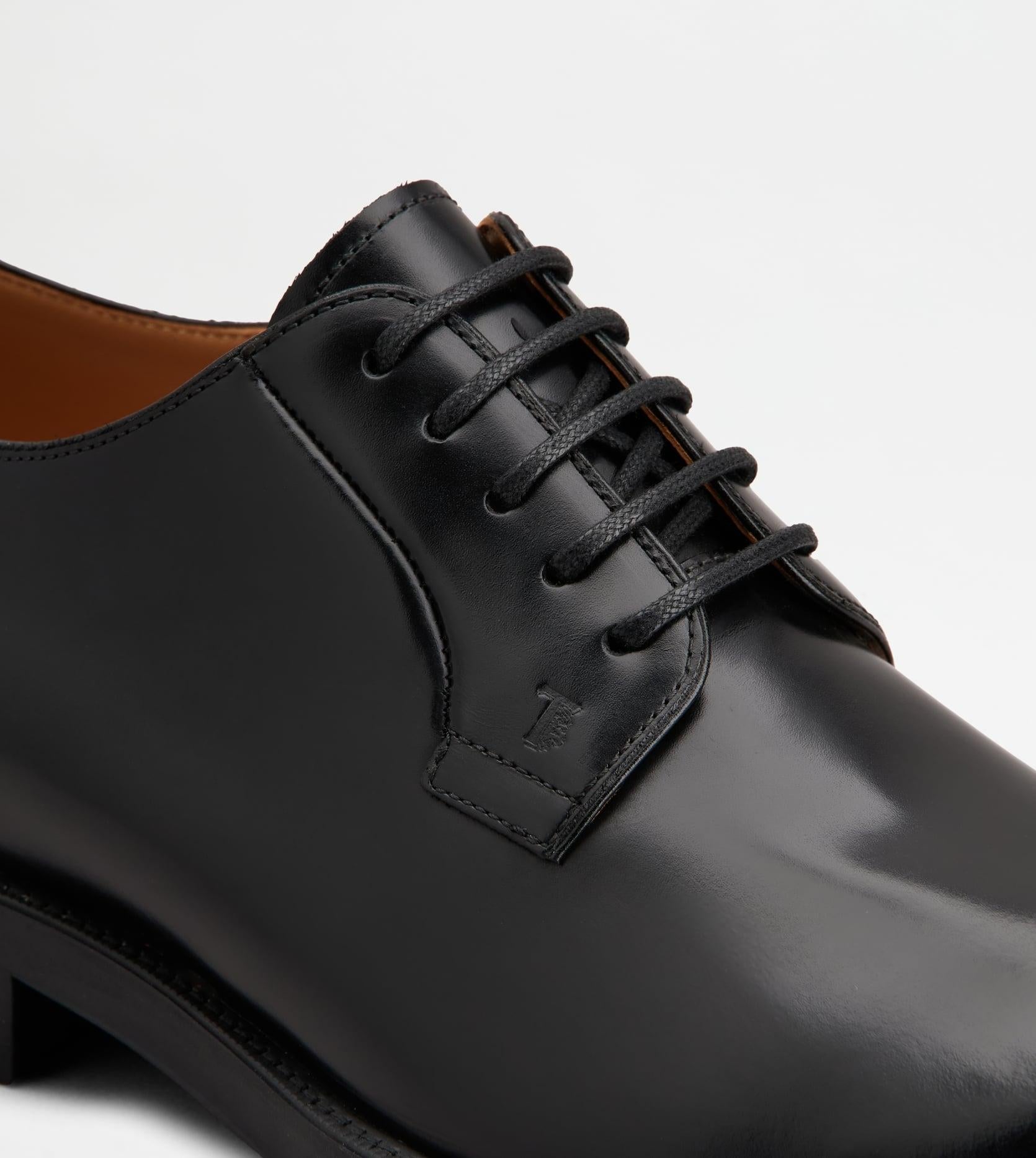 Stringata in Pelle XXM75L0JK80LYG B999 TOD'S