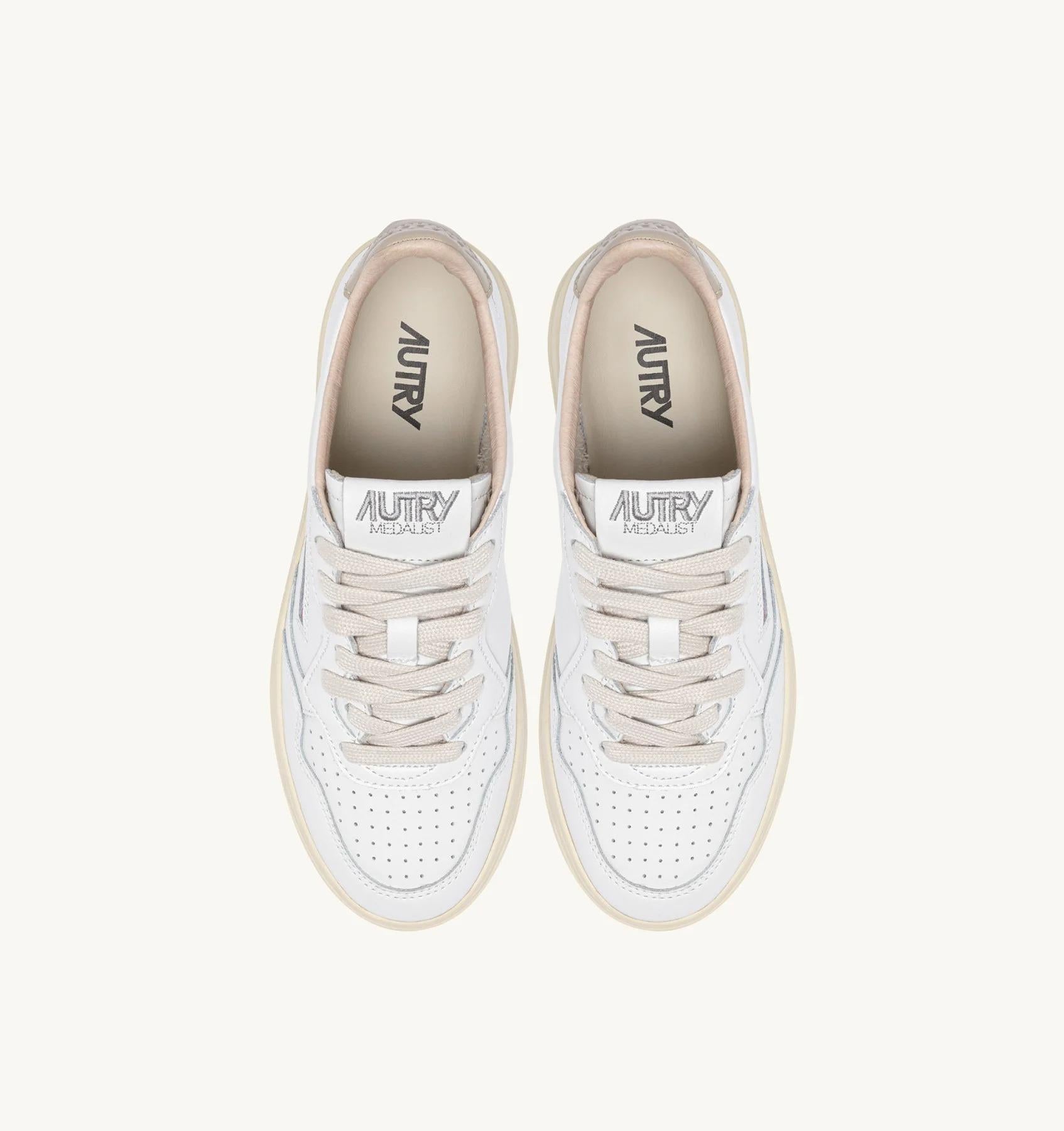SNEAKERS MEDALIST LOW IN PELLE BIANCA E TIDAL FOAM<BR/> AULW LL87 AUTRY ACTION SHOES