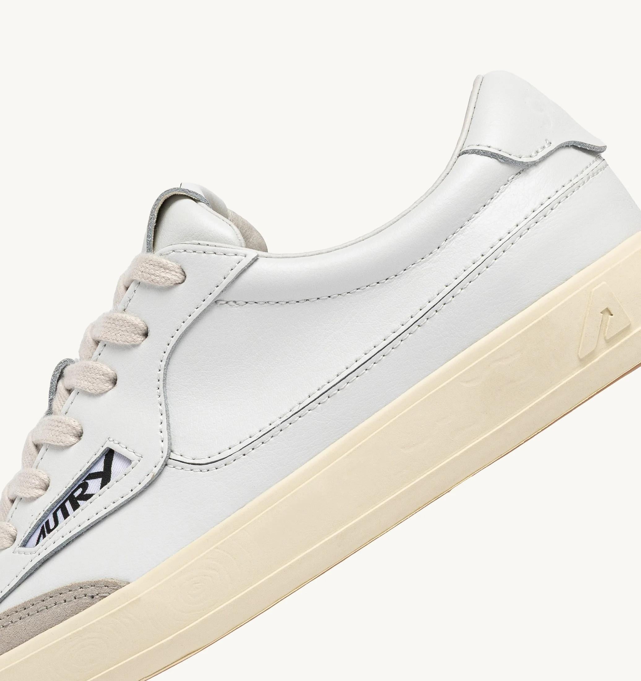 SNEAKERS WINDSCAPE LOW IN PELLE BIANCA<BR/> SCLW UK01 AUTRY ACTION SHOES