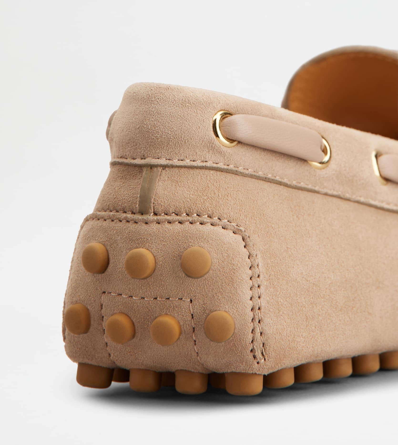 Mocassino Gommino in Pelle Scamosciata<BR/> XXW22L0KB00HR0 M027 TOD'S