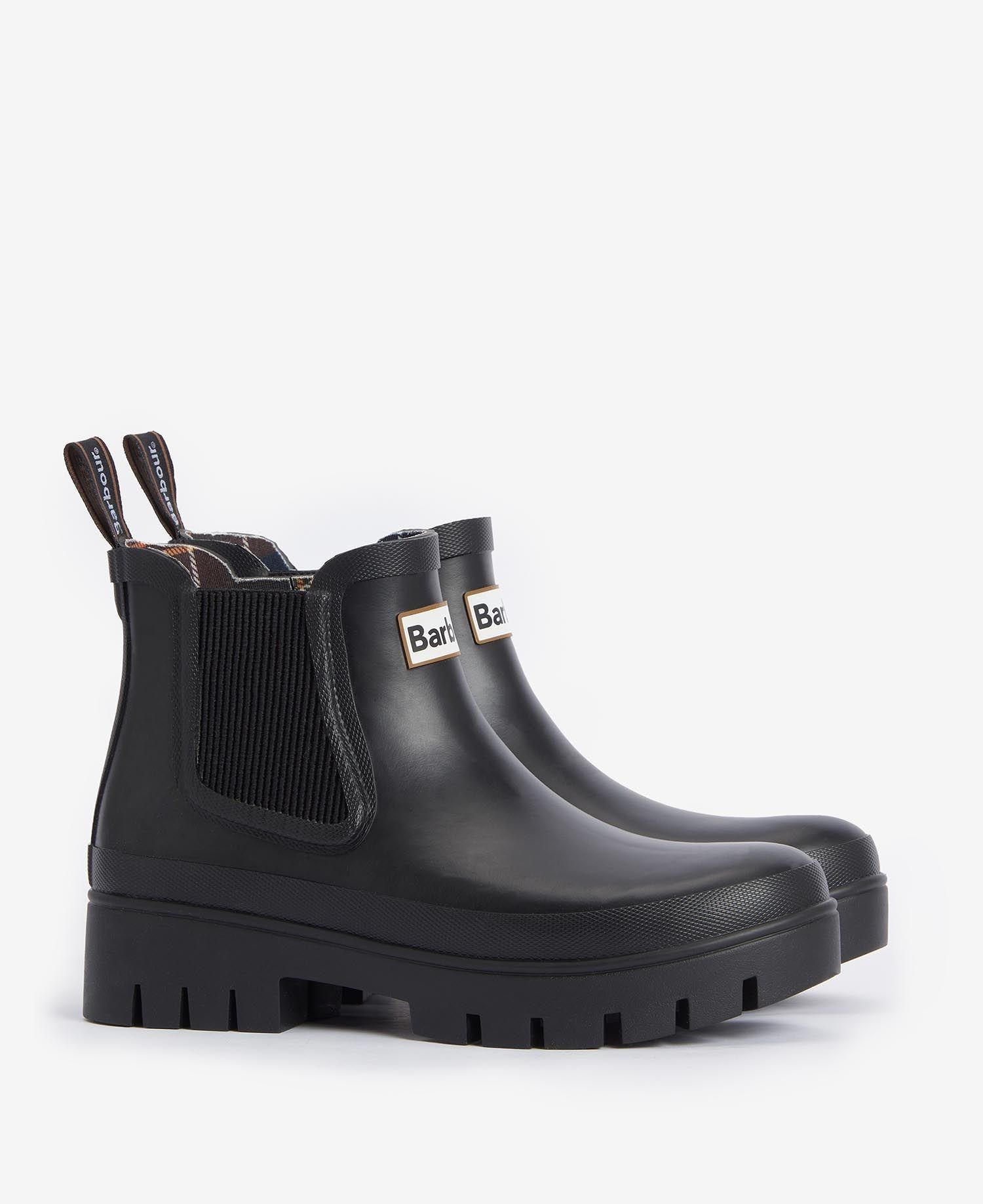 Rubber boot with tank