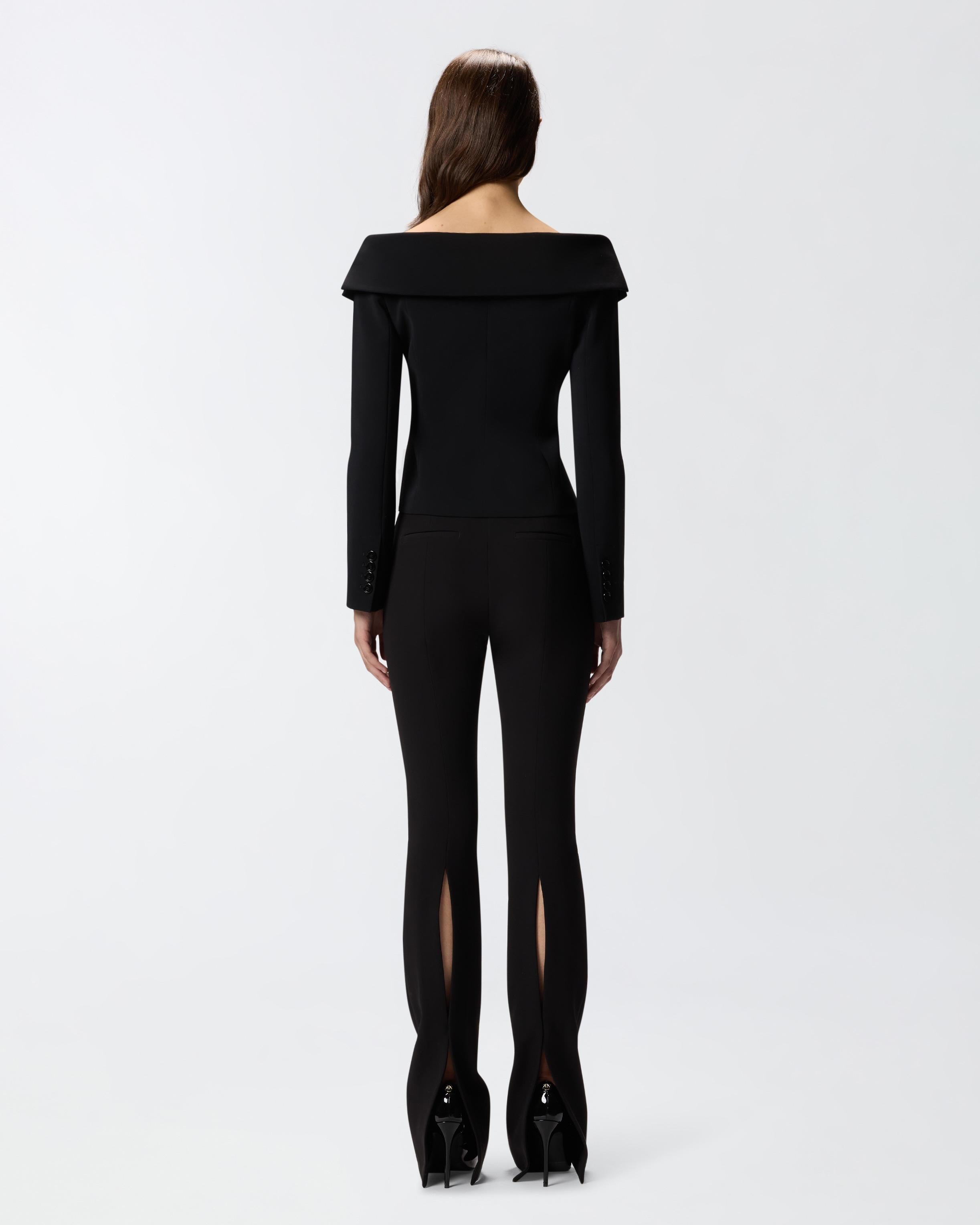 Antonina<BR/>Giacca aderente con spalle scoperte<BR/><BR/> 106132A304 Z99 PINKO