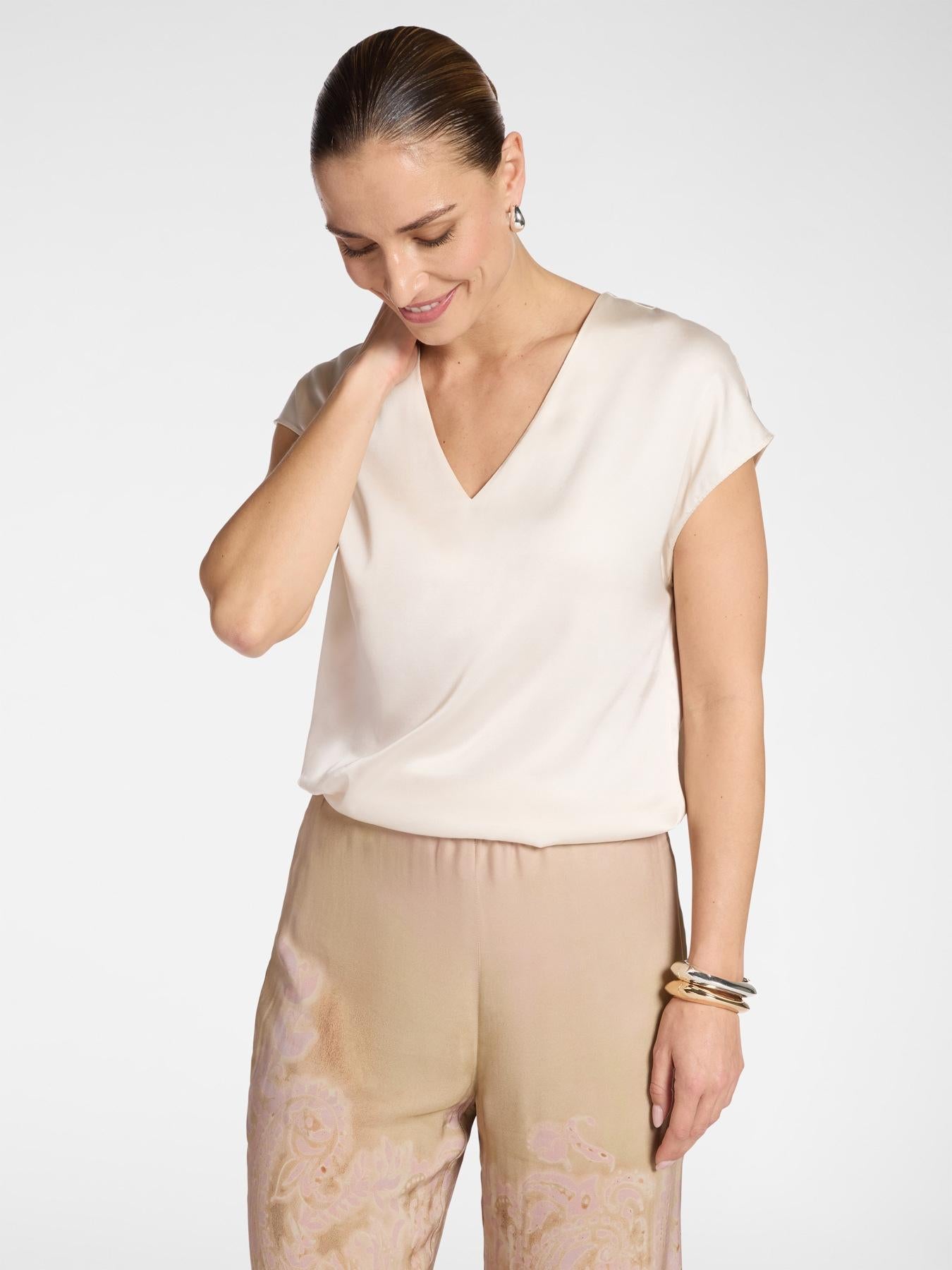 Blusa in raso con scollo a V<BR/> 2002P000221N 02 ELENA MIRO