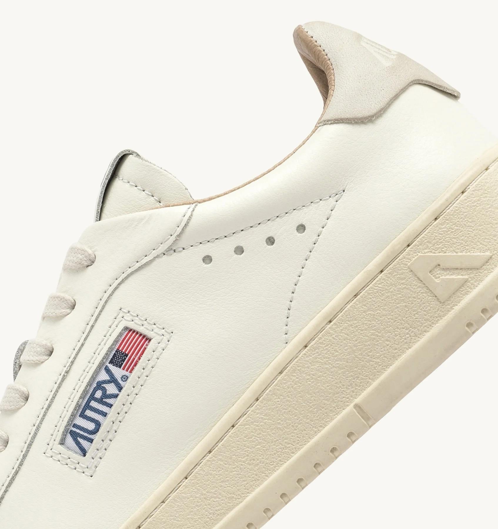 SNEAKERS DALLAS LOW IN PELLE BIANCA ADLM MR01 AUTRY ACTION SHOES
