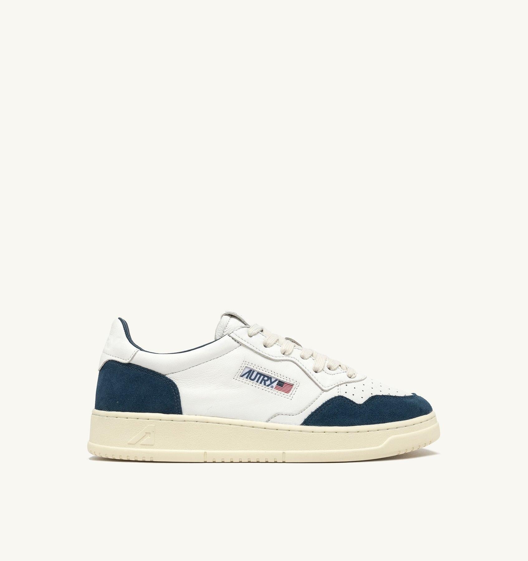 SNEAKERS UOMO MEDALIST LOW IN PELLE E SUEDE COLORE BIANCO E CAPRI